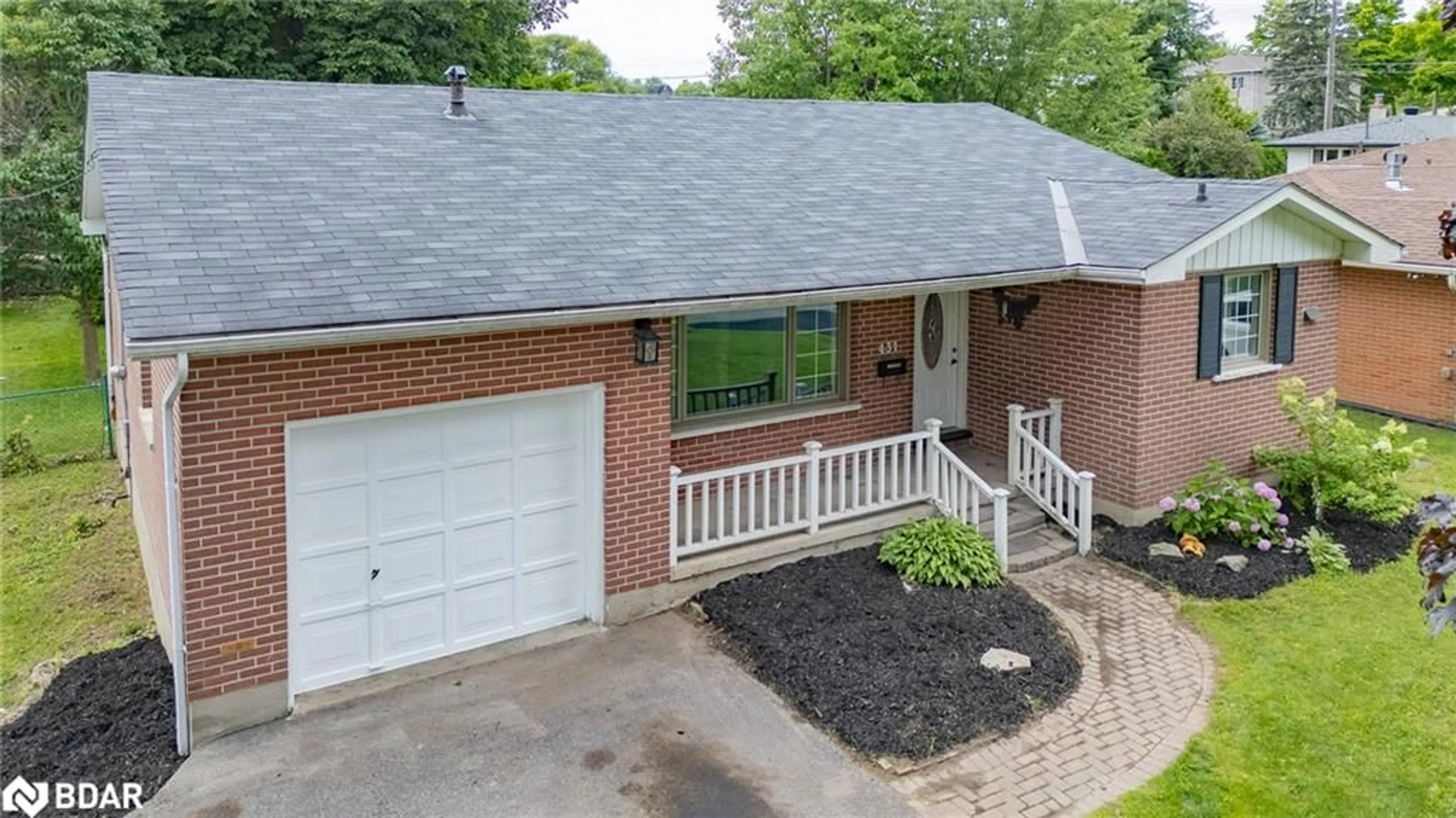 Home with brick exterior material for 431 Highland Ave, Orillia Ontario L3V 4E8