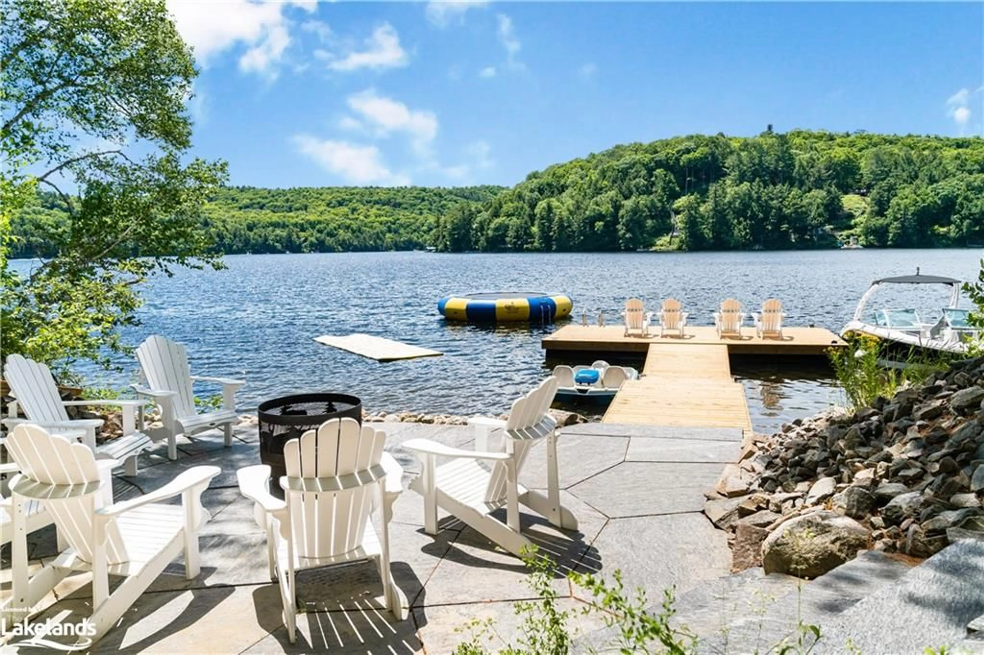 Patio for 1090 Bobshire Rd #6, Lake Of Bays Ontario P0A 1H0