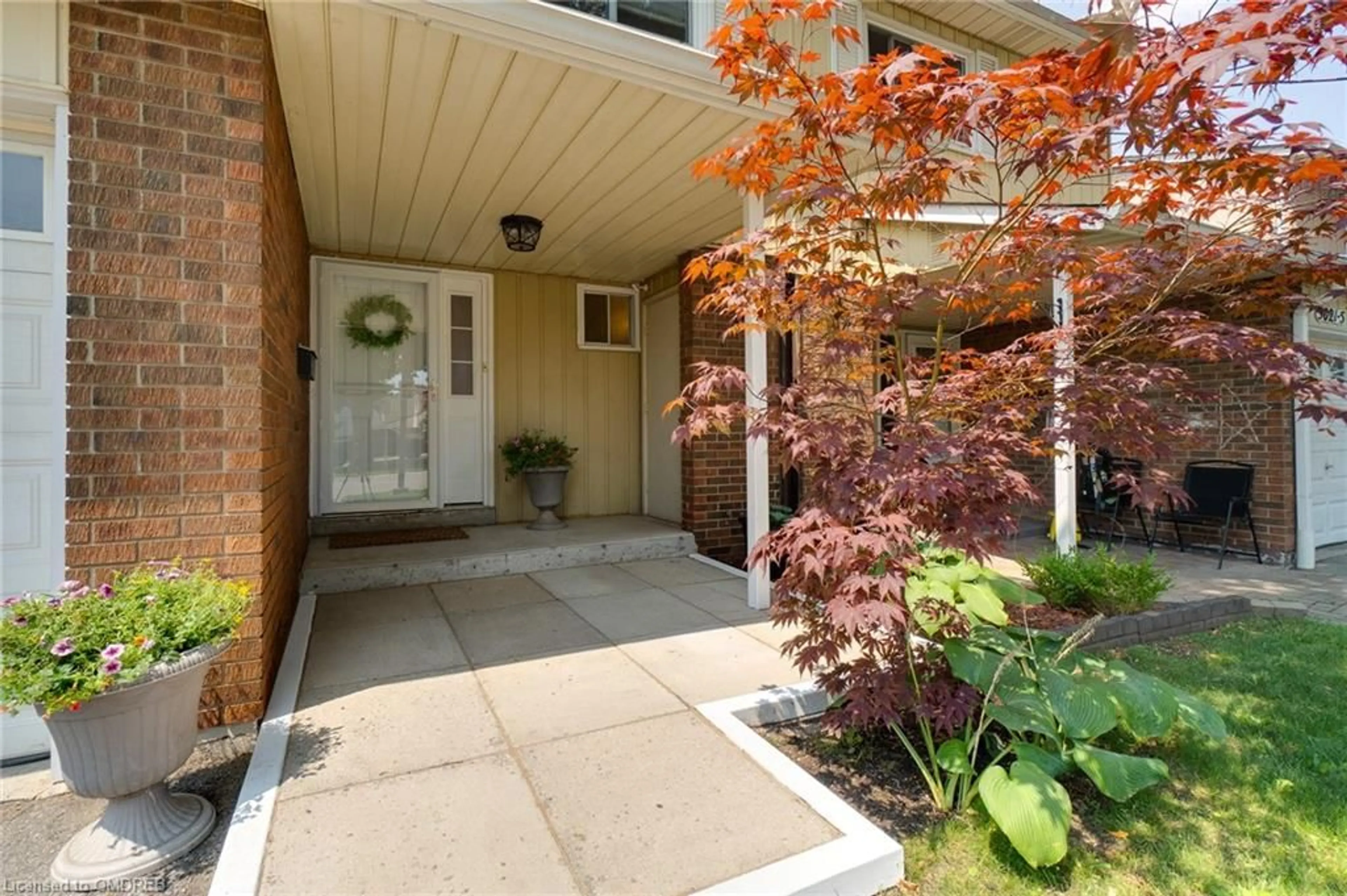 Indoor entryway for 5021 Pinedale Ave #4, Burlington Ontario L7L 5J6