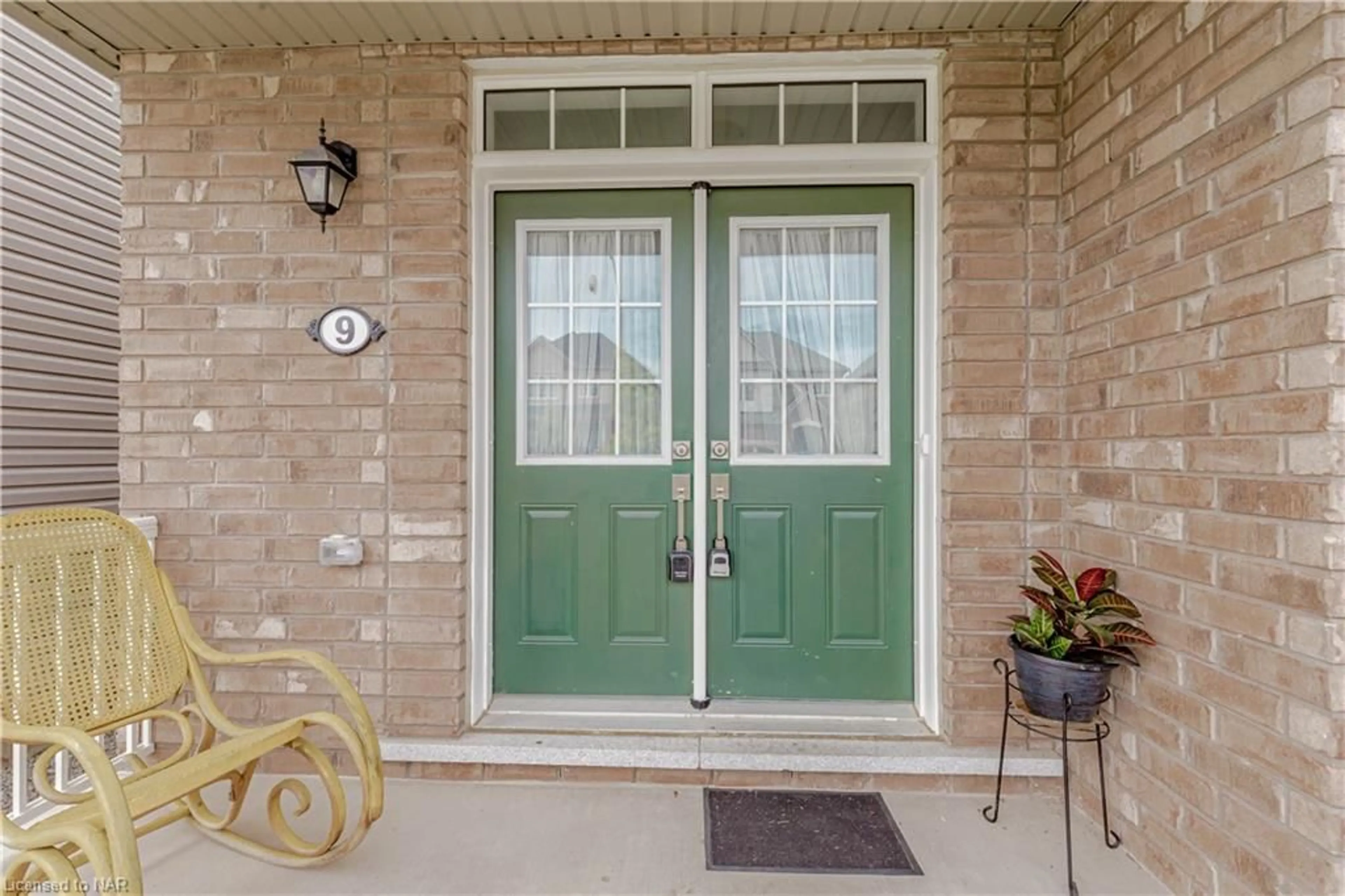 Indoor entryway for 9 Cloy Dr, Thorold Ontario L4B 5N5