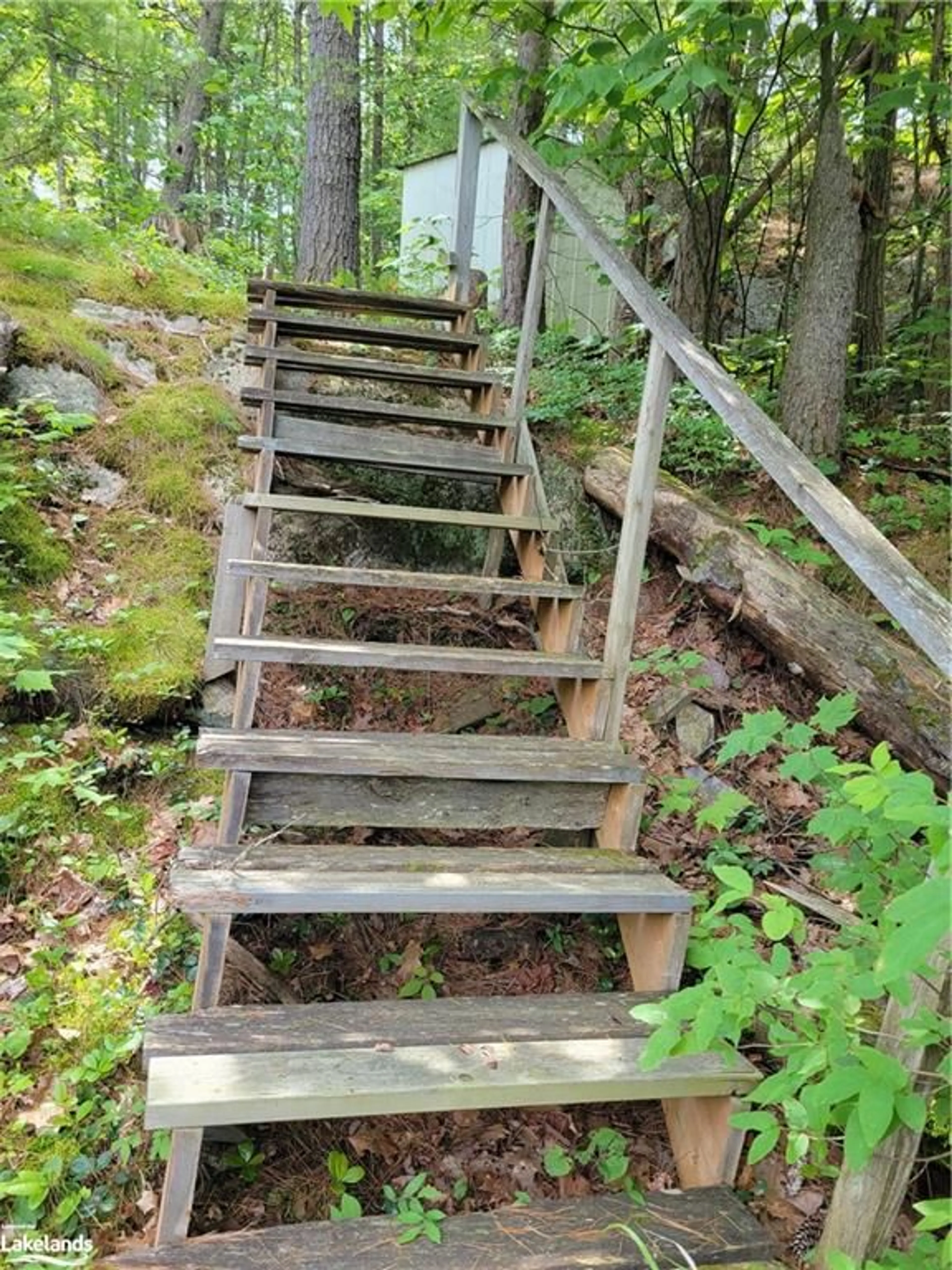 Stairs for 998 Gull Lake, Gravenhurst Ontario P1P 1V5