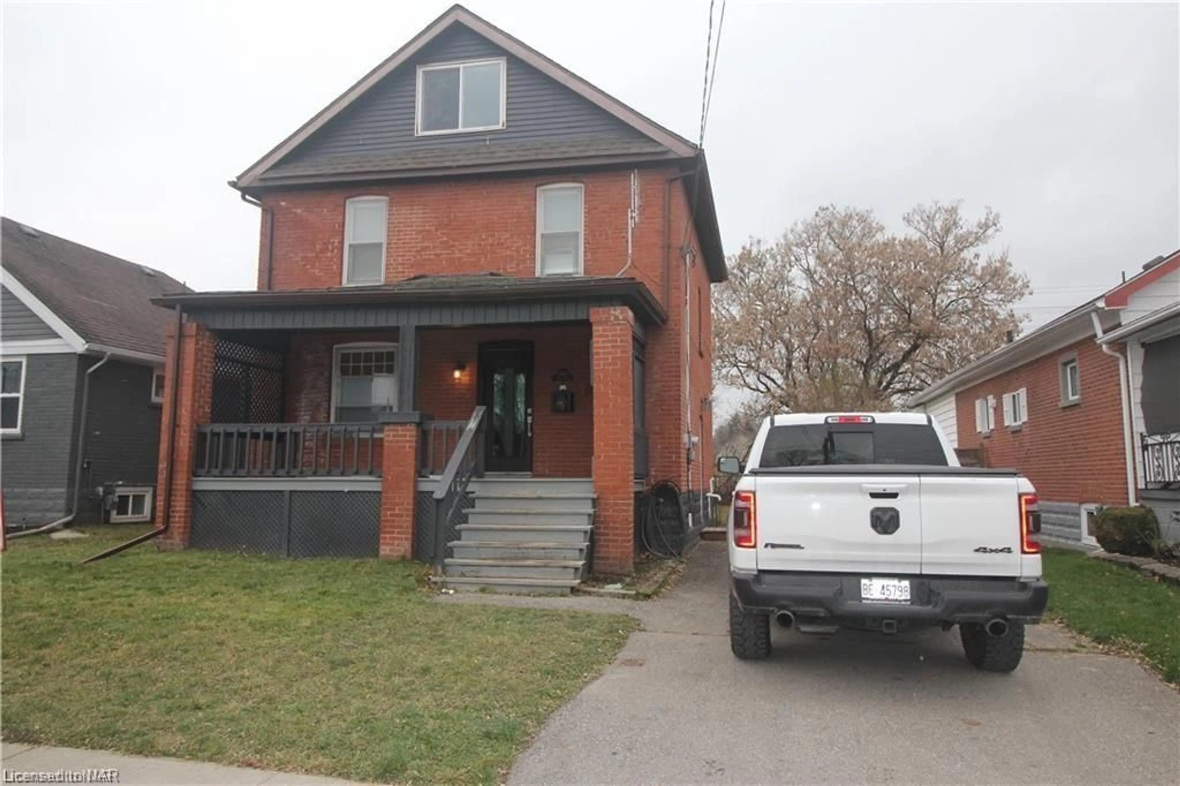 Frontside or backside of a home for 4463 Sixth Ave, Niagara Falls Ontario L2E 4S9