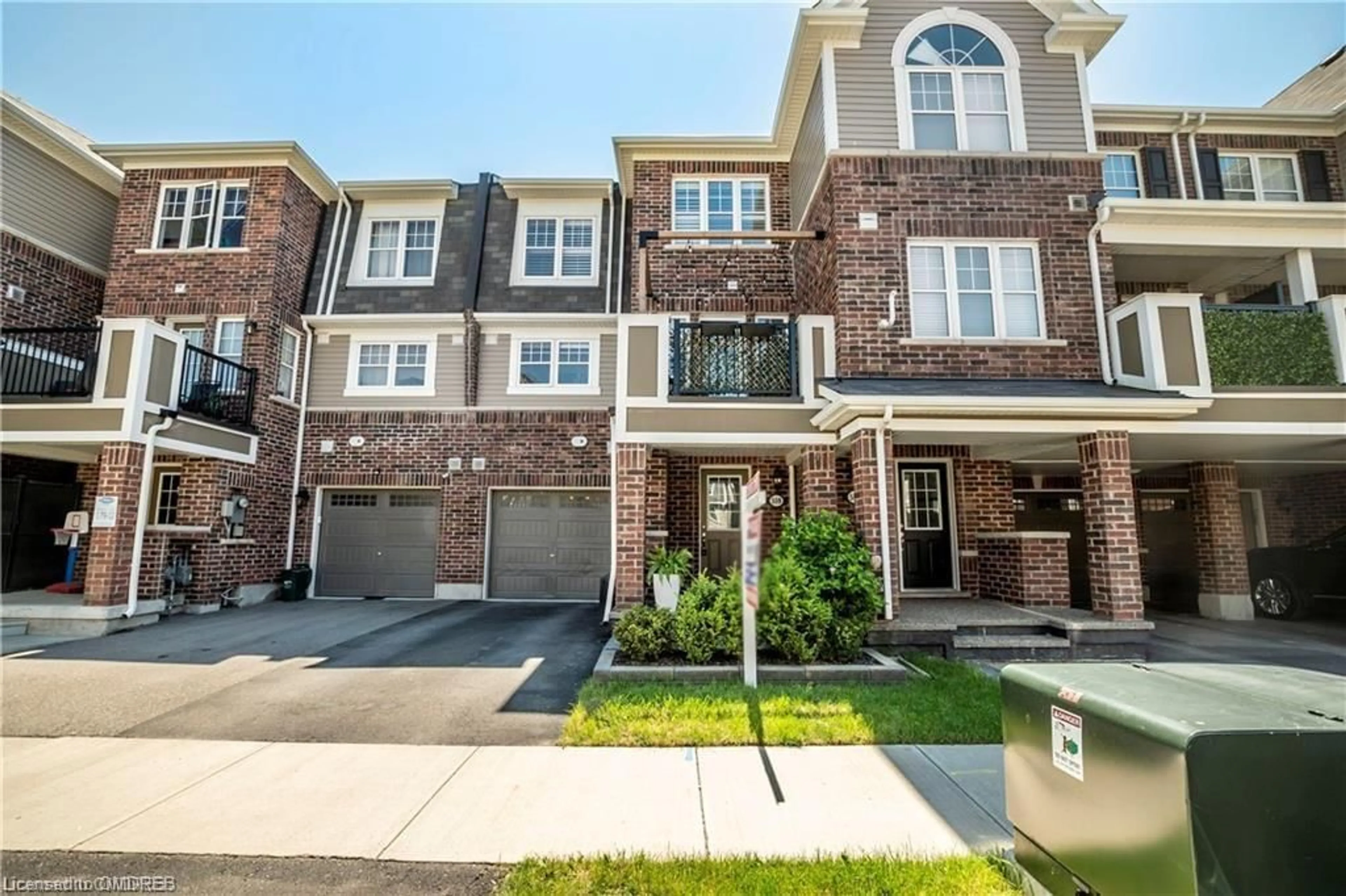 A pic from exterior of the house or condo for 559 Buckeye Crt, Milton Ontario L9E 1M3