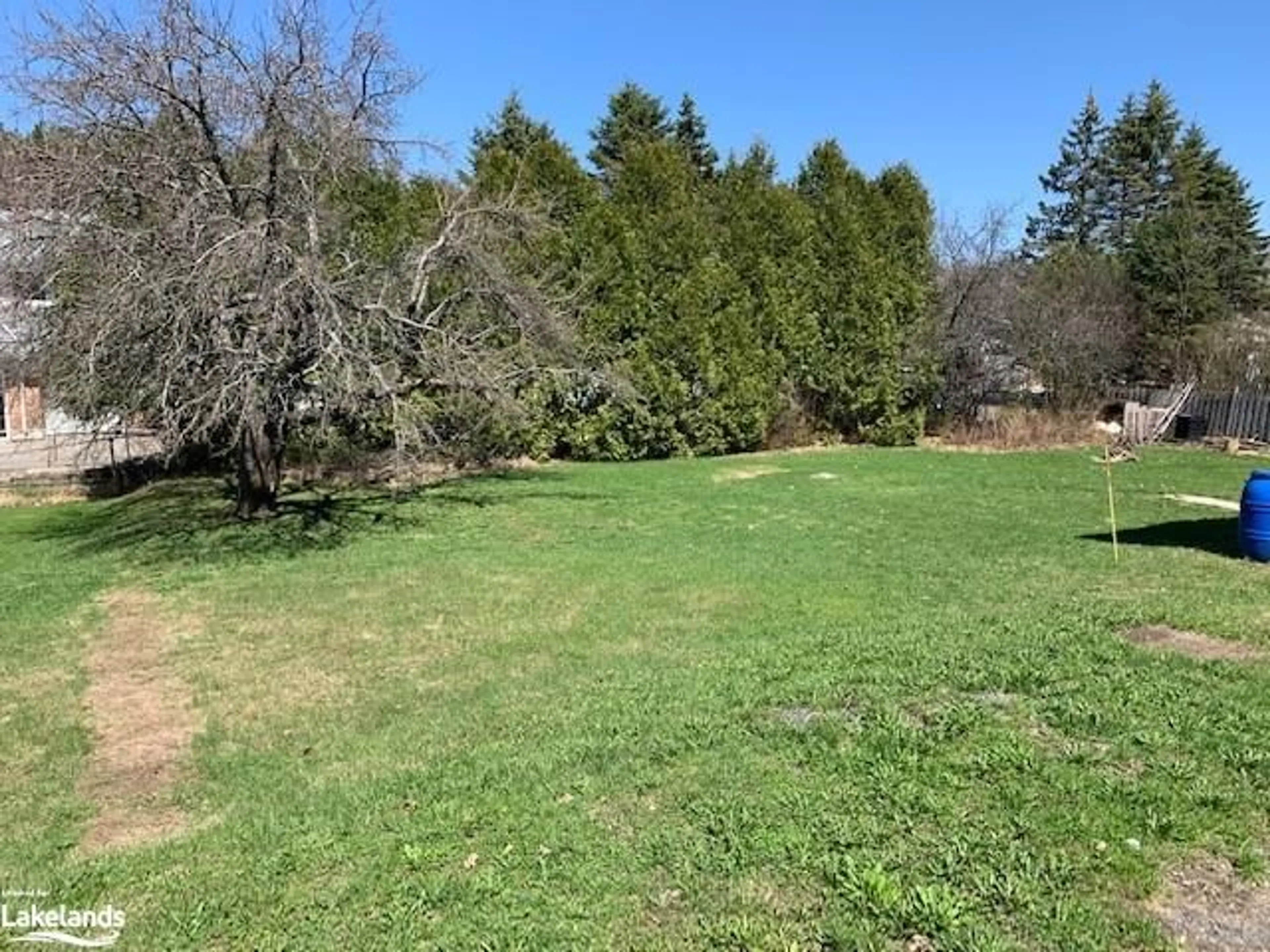 Fenced yard for 64 West Rd, Huntsville Ontario P1H 1L8