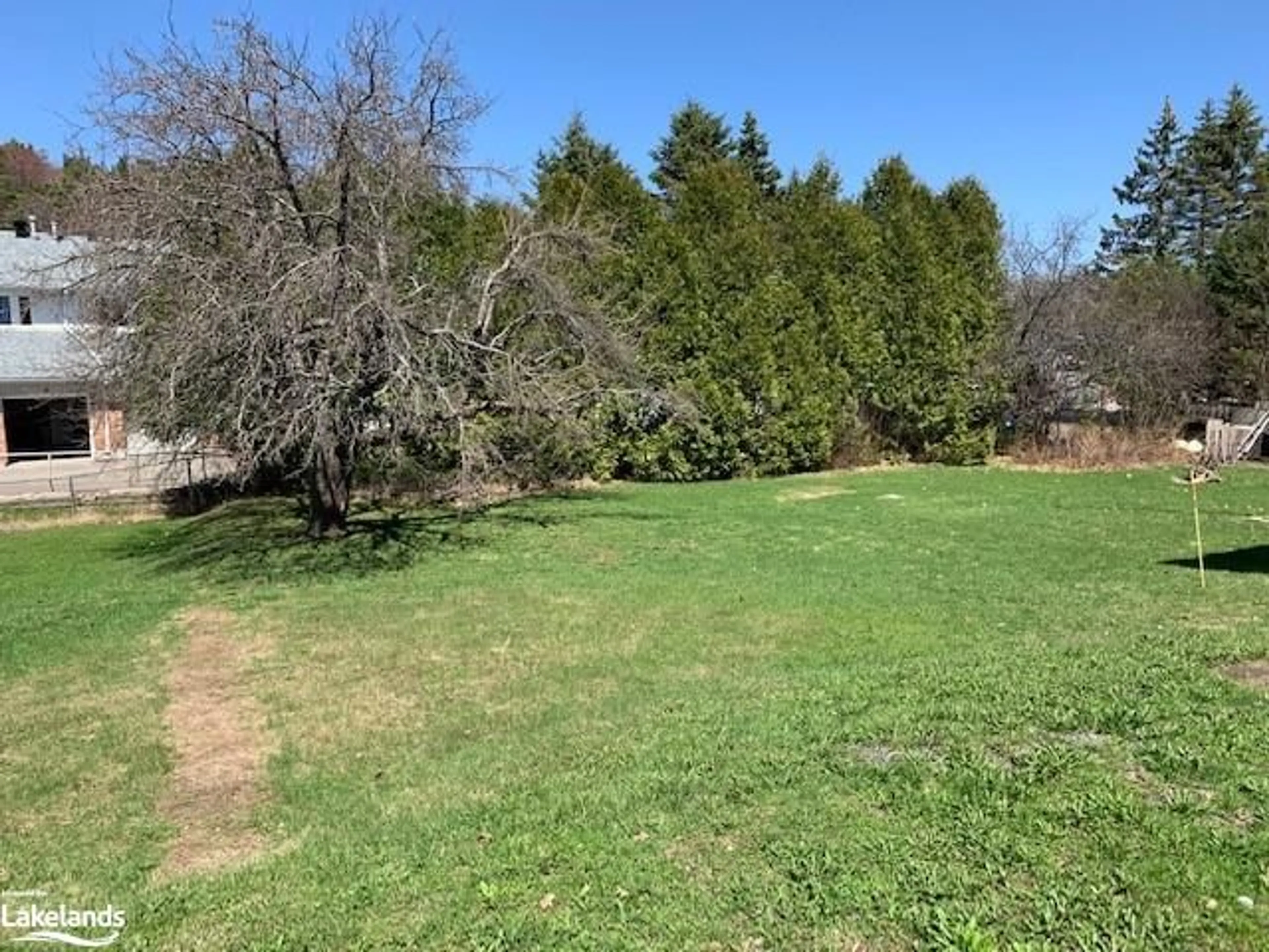 Fenced yard for 64 West Rd, Huntsville Ontario P1H 1L8