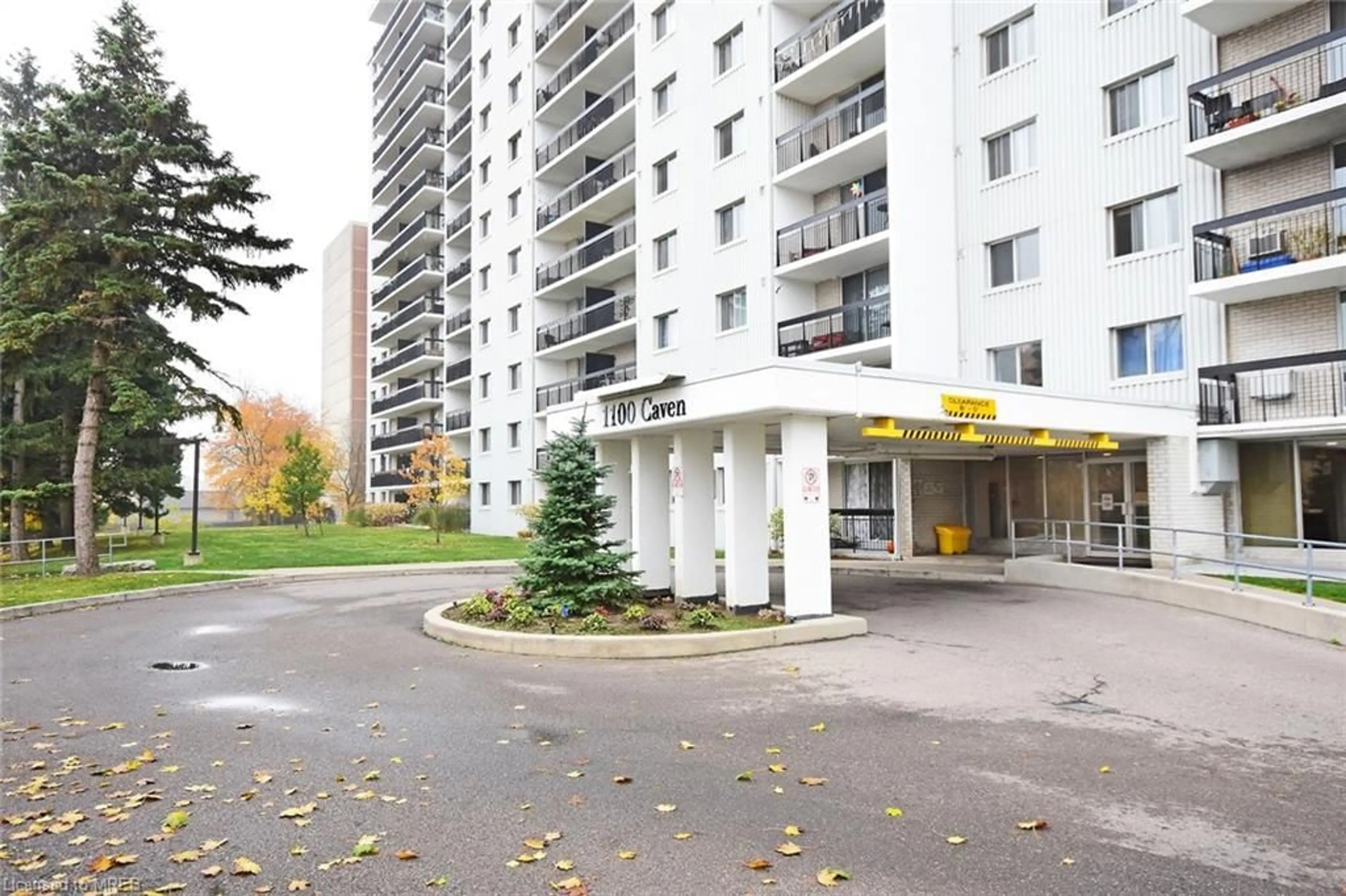A pic from exterior of the house or condo for 1100 Caven St #1004, Mississauga Ontario L5G 4N3