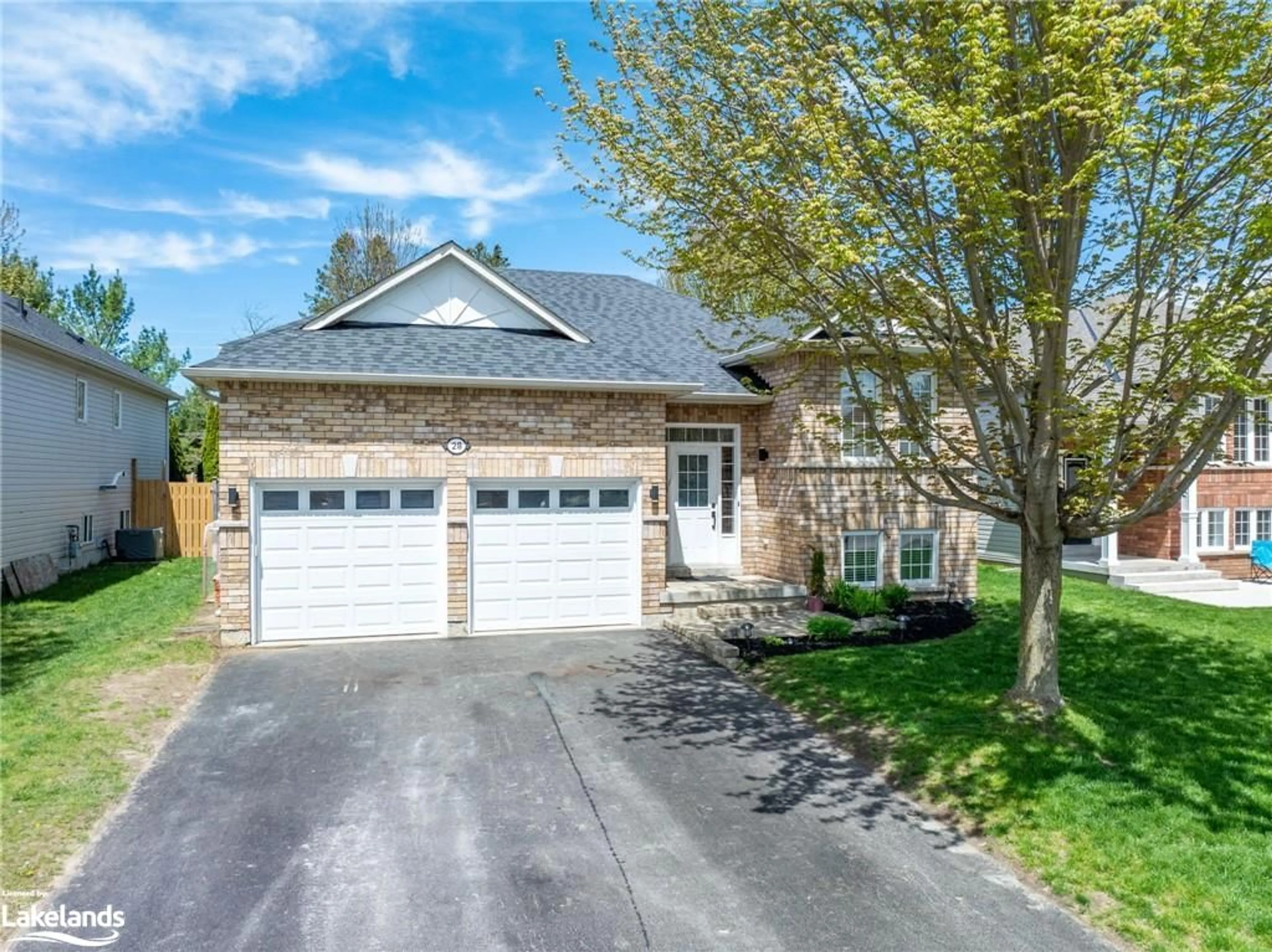 Frontside or backside of a home for 28 Princess Point Dr, Wasaga Beach Ontario L9Z 3C2