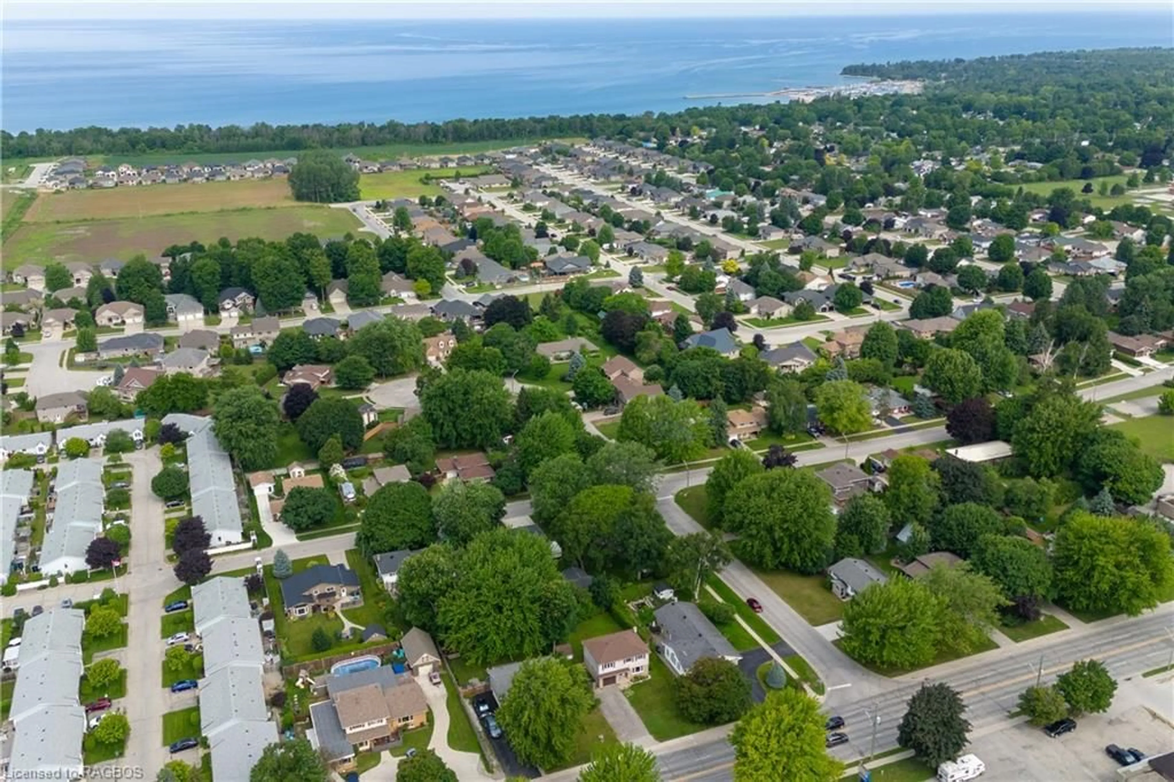 A pic from exterior of the house or condo, the street view for 322 Goderich St, Port Elgin Ontario N0H 2C0