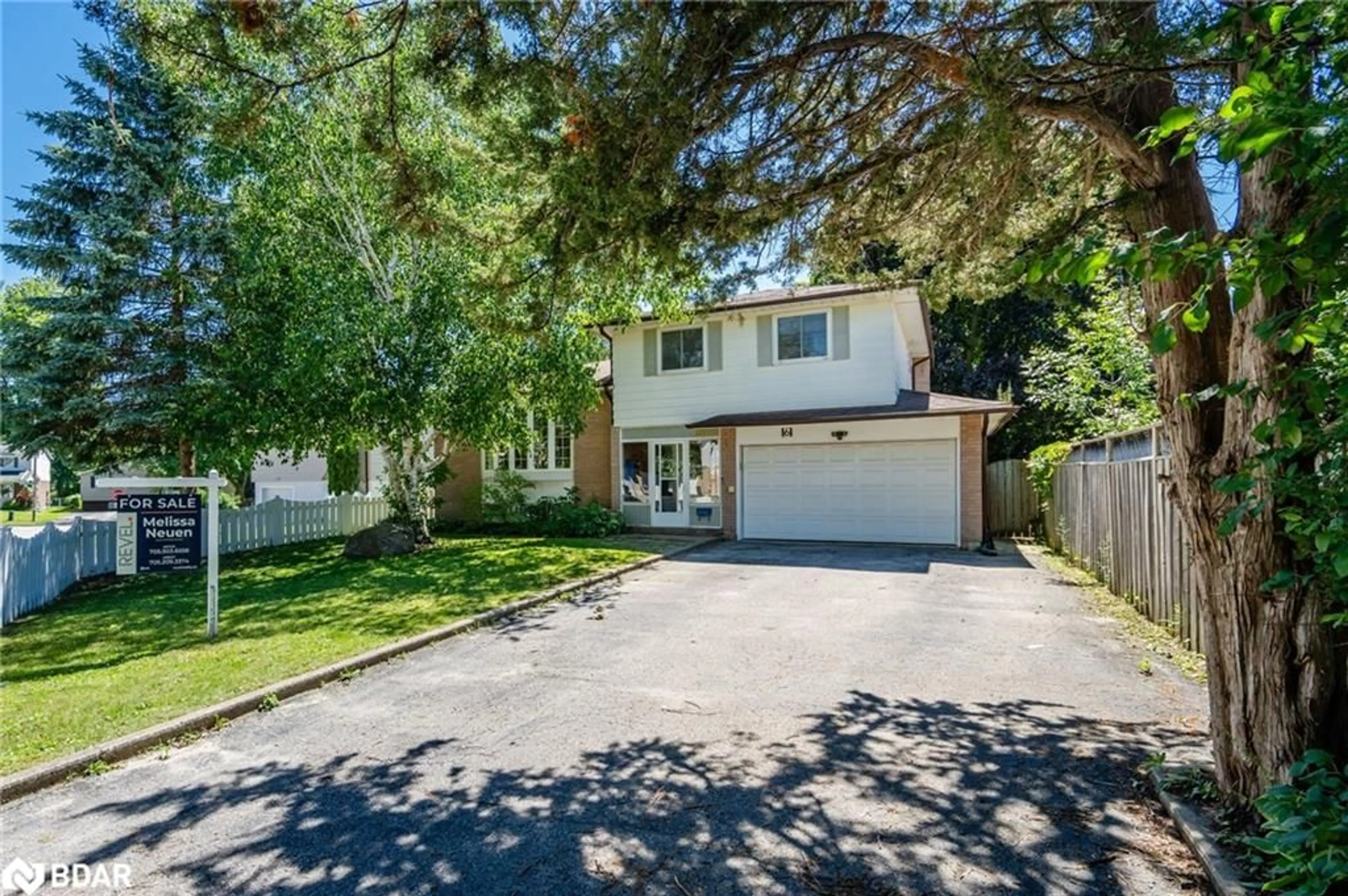 Frontside or backside of a home for 6 Huron St, Barrie Ontario L4M 5H3