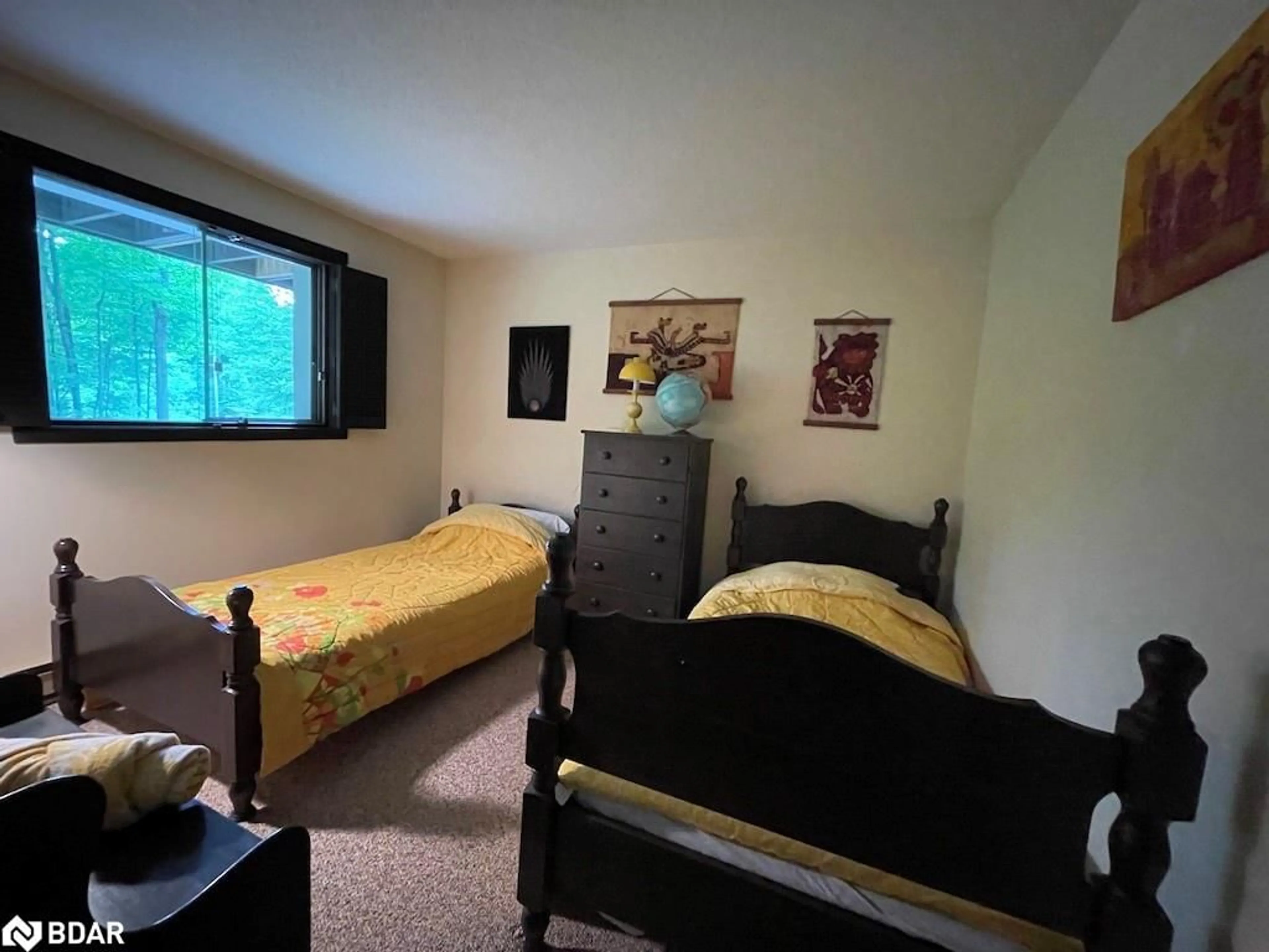 A pic of a room for 33 Huron Woods Dr Dr, Oro-Medonte Ontario L0K 1E0