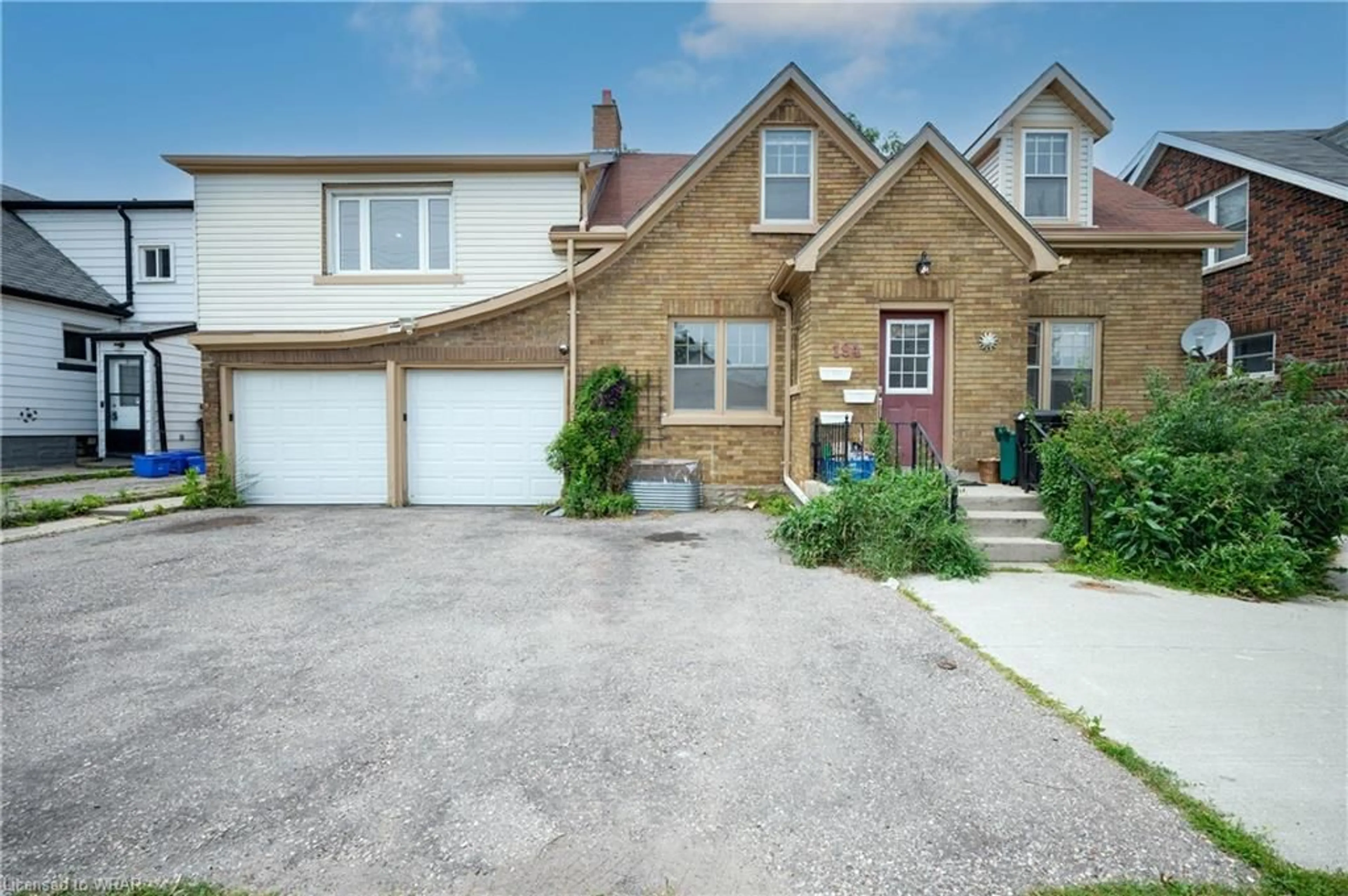 Frontside or backside of a home for 194 Borden Ave, Kitchener Ontario N2G 3R8