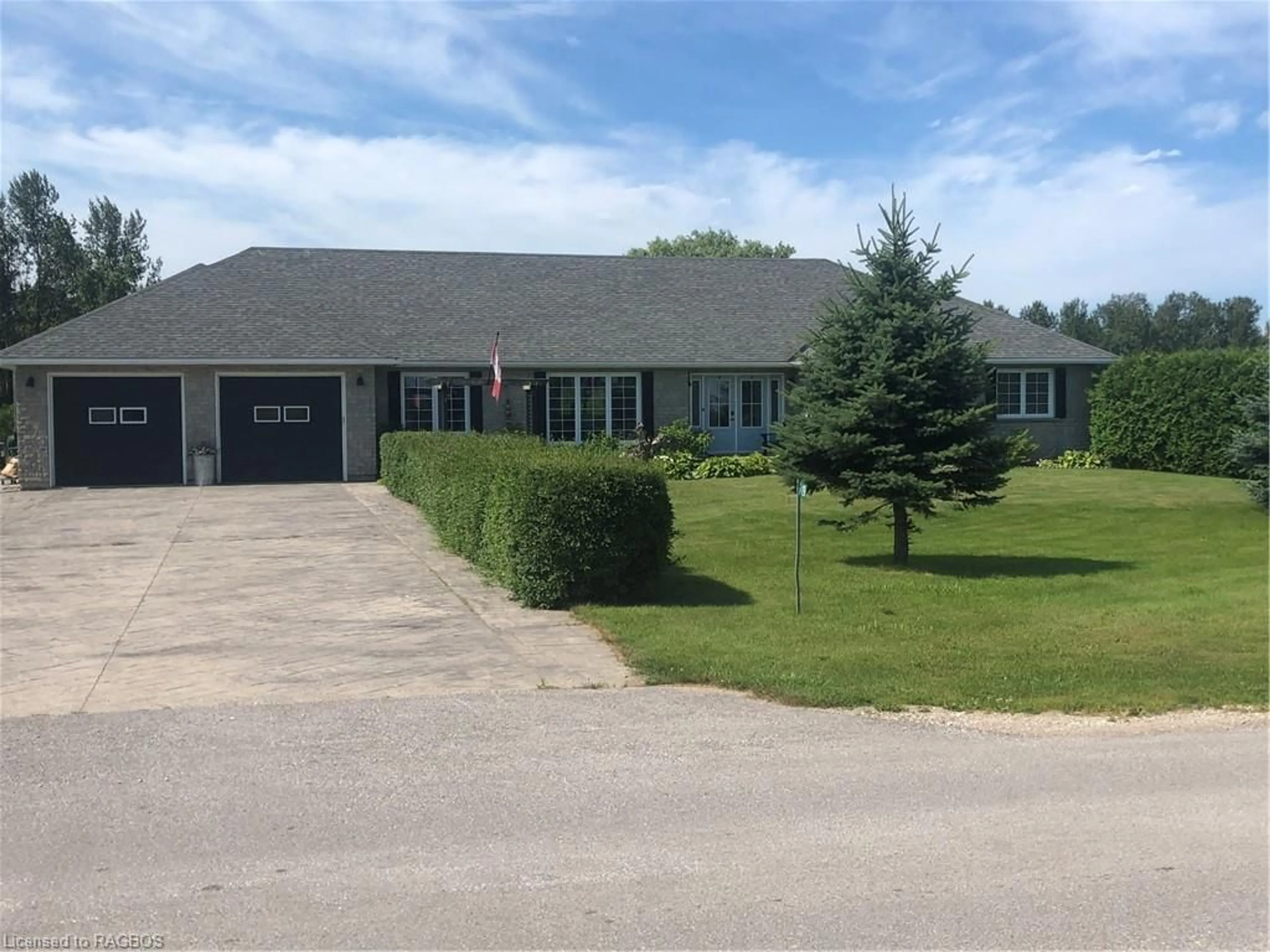 Frontside or backside of a home for 519 Peel St, Saugeen Shores Ontario N0H 2L0