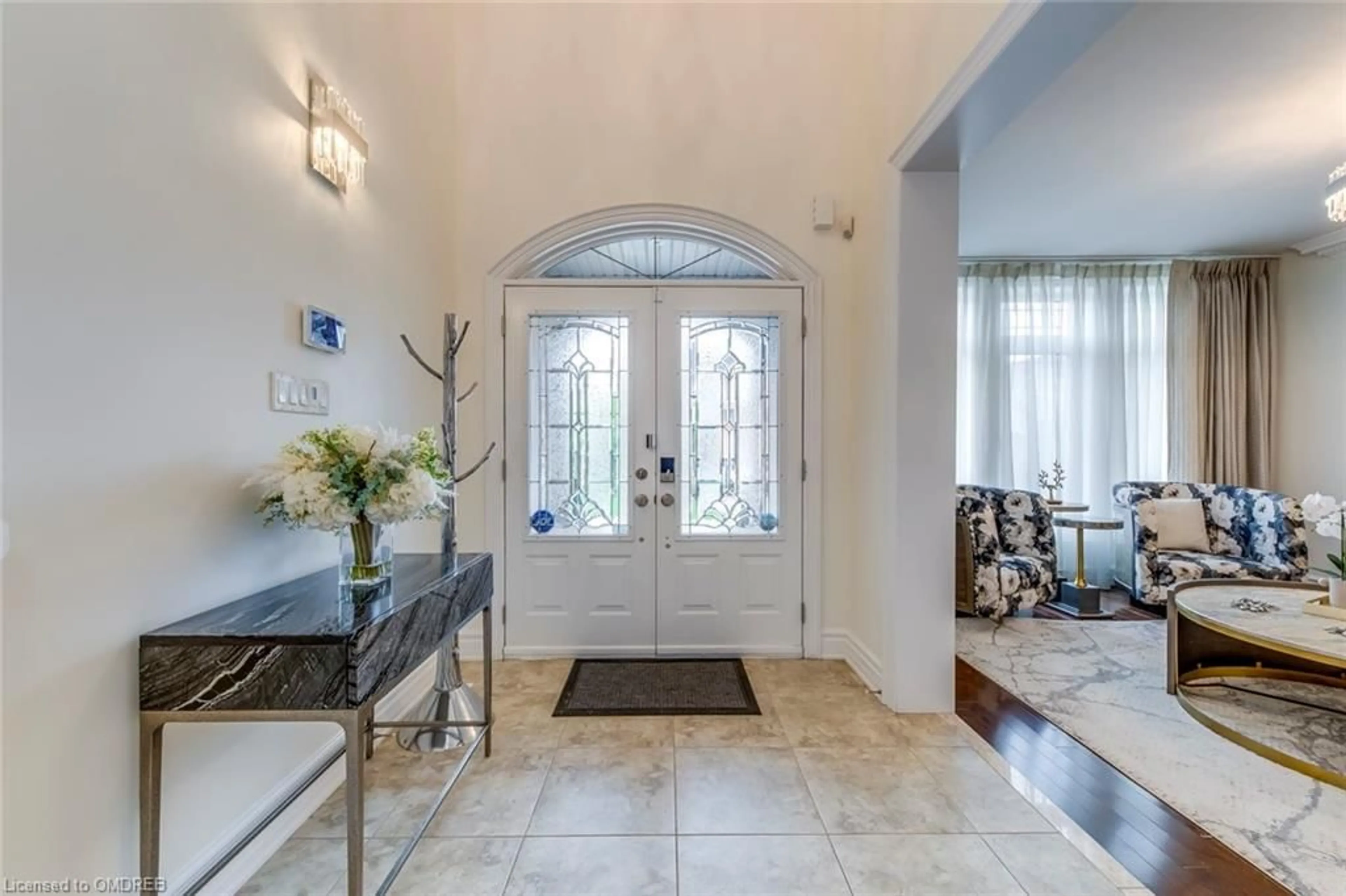 Indoor entryway for 2316 Delnice Dr, Oakville Ontario L6H 0A9