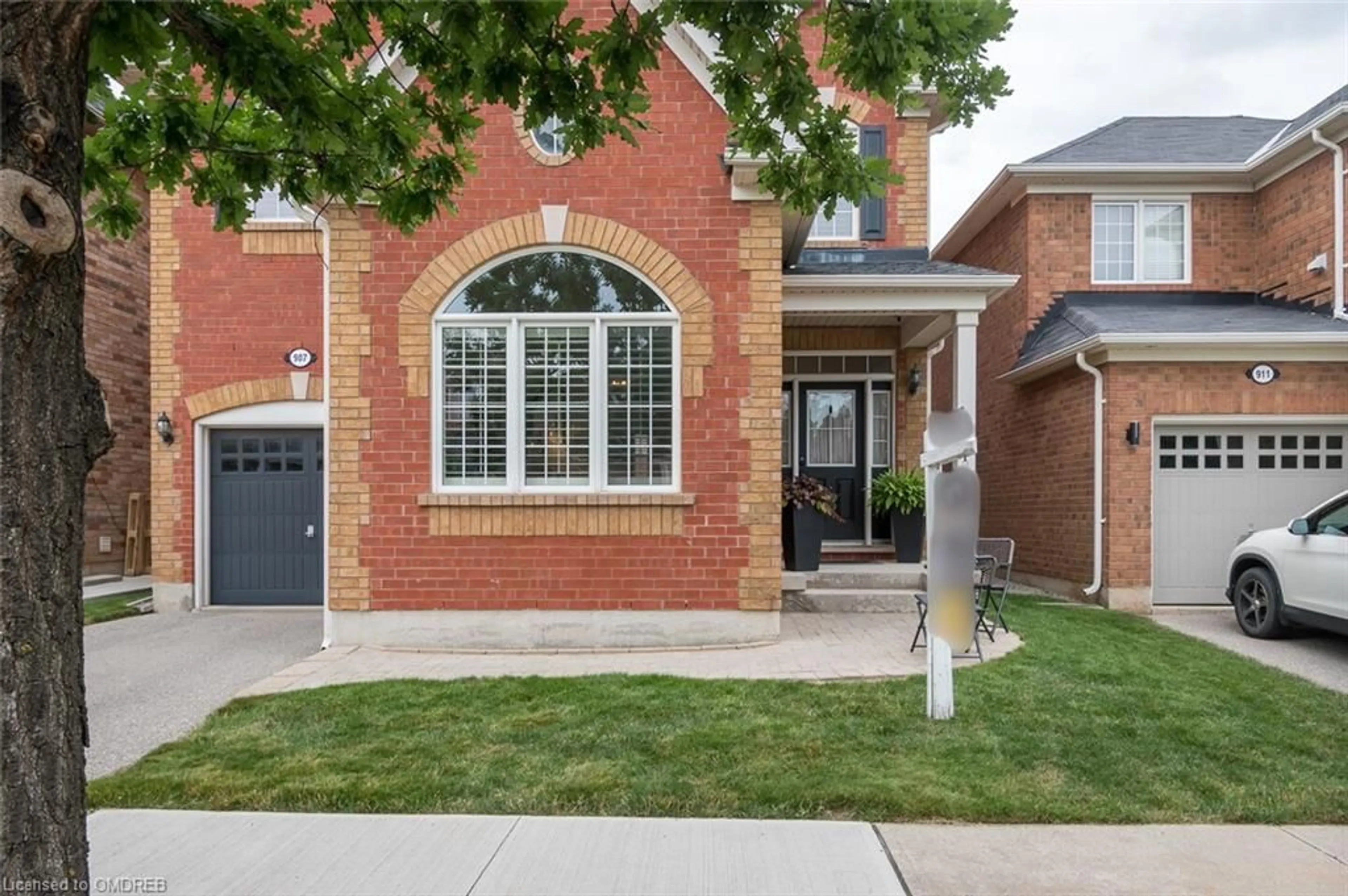 Home with brick exterior material for 907 Vickerman Way, Milton Ontario L9T 0K5