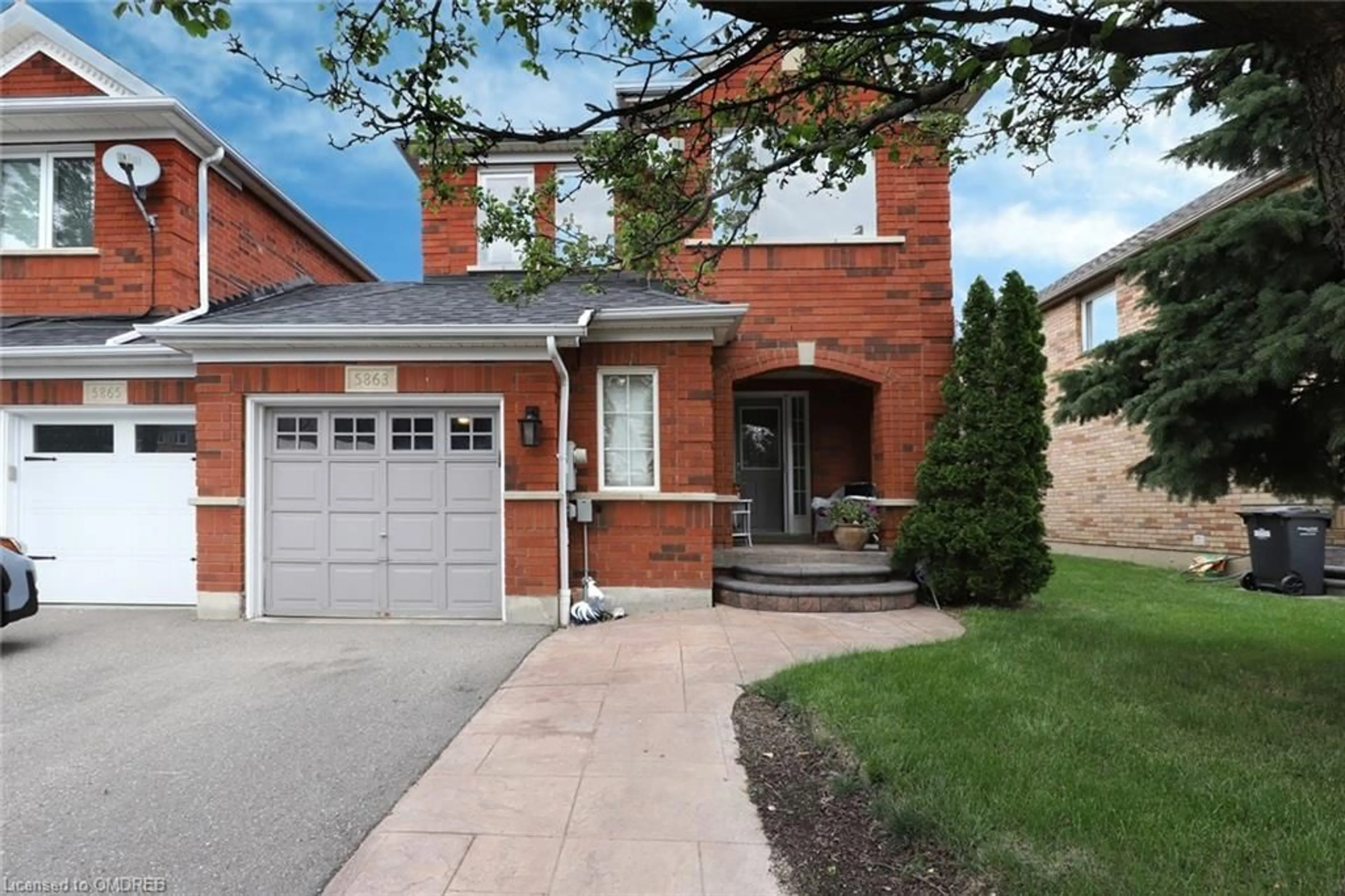 Home with brick exterior material for 5863 Chalfont Cres, Mississauga Ontario L5M 6K4