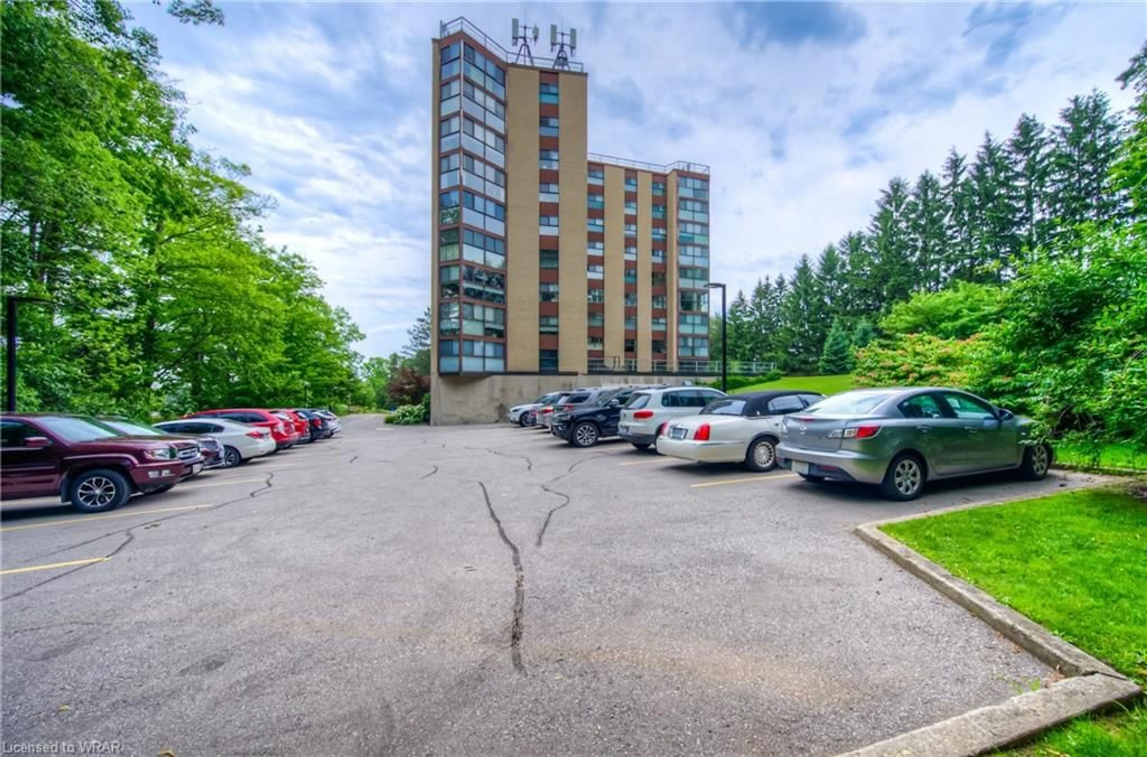 A pic from exterior of the house or condo, the front or back of building for 20 Berkley Rd #801, Cambridge Ontario N1S 4S8