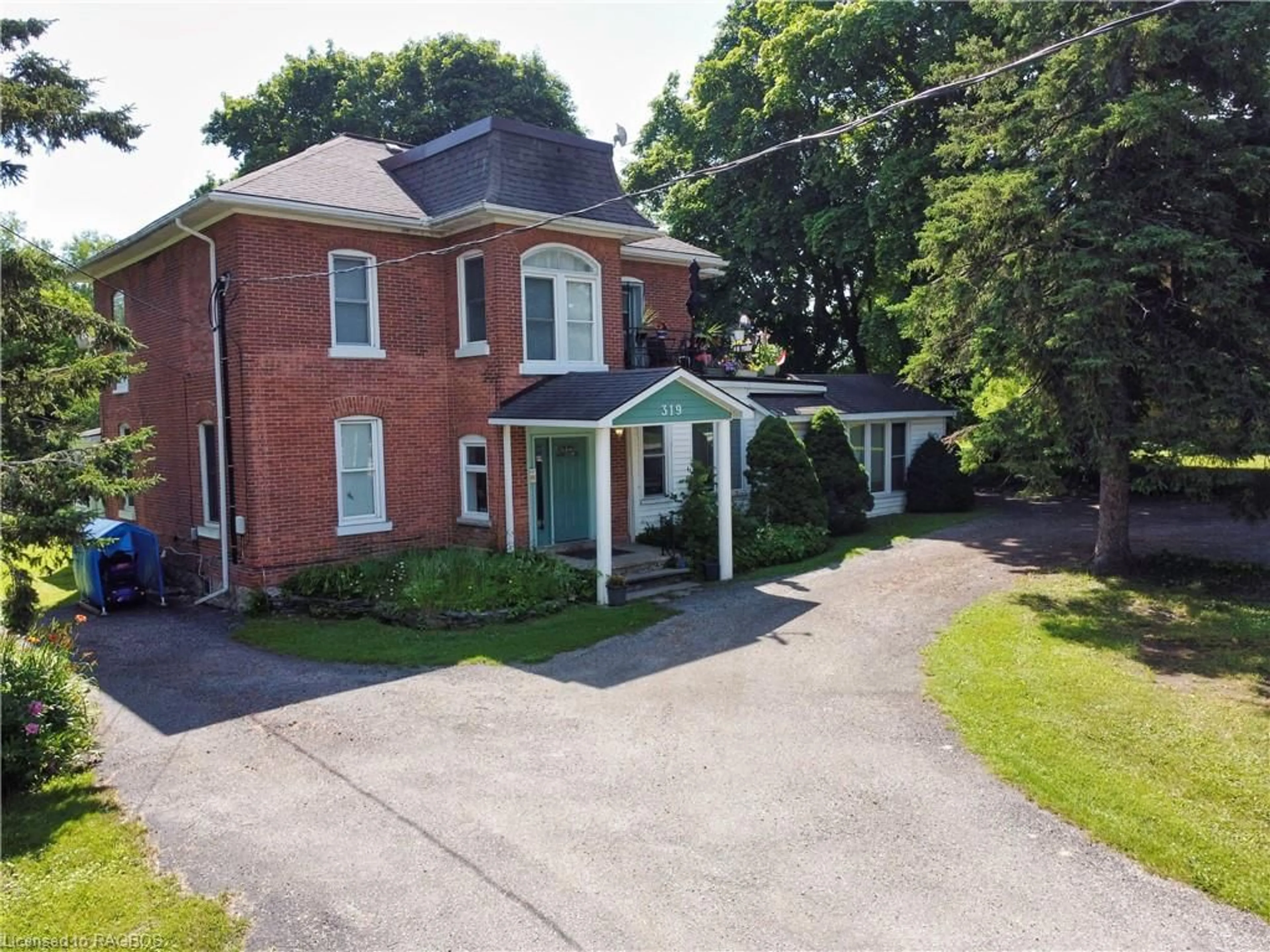 Outside view for 319 Berford St, Wiarton Ontario N0H 2T0