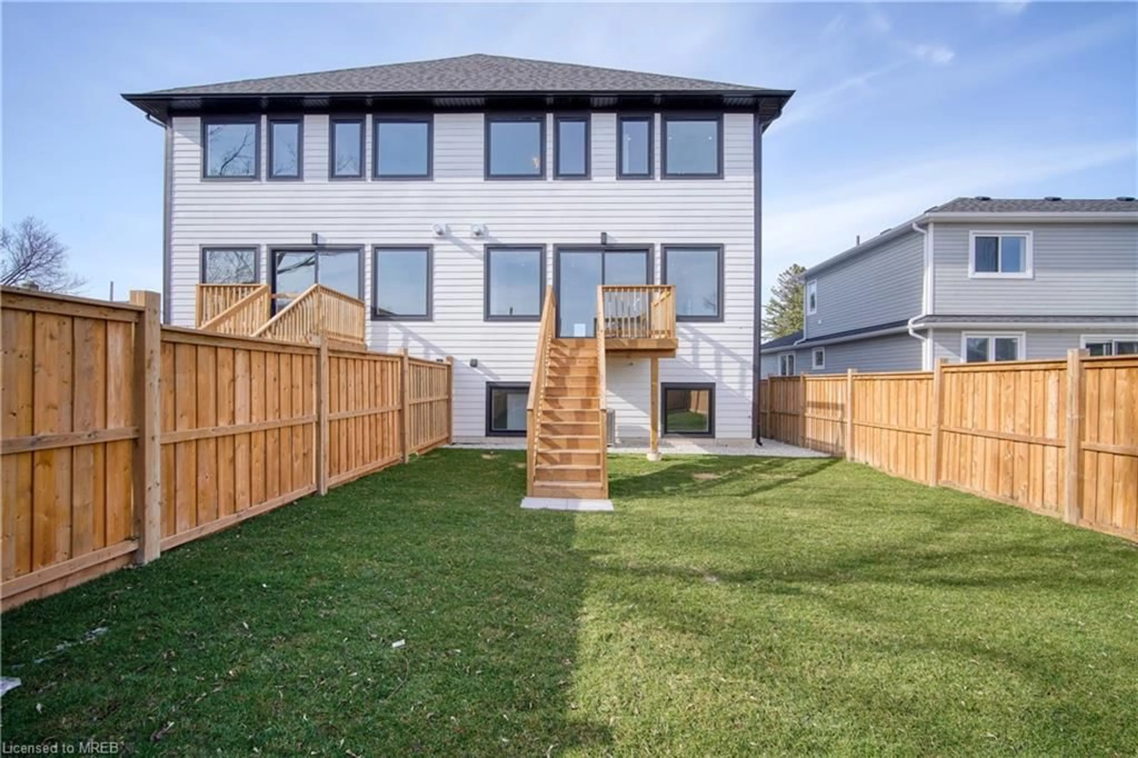 Fenced yard for 65B Saint Vincent St, Collingwood Ontario L9Y 1P2