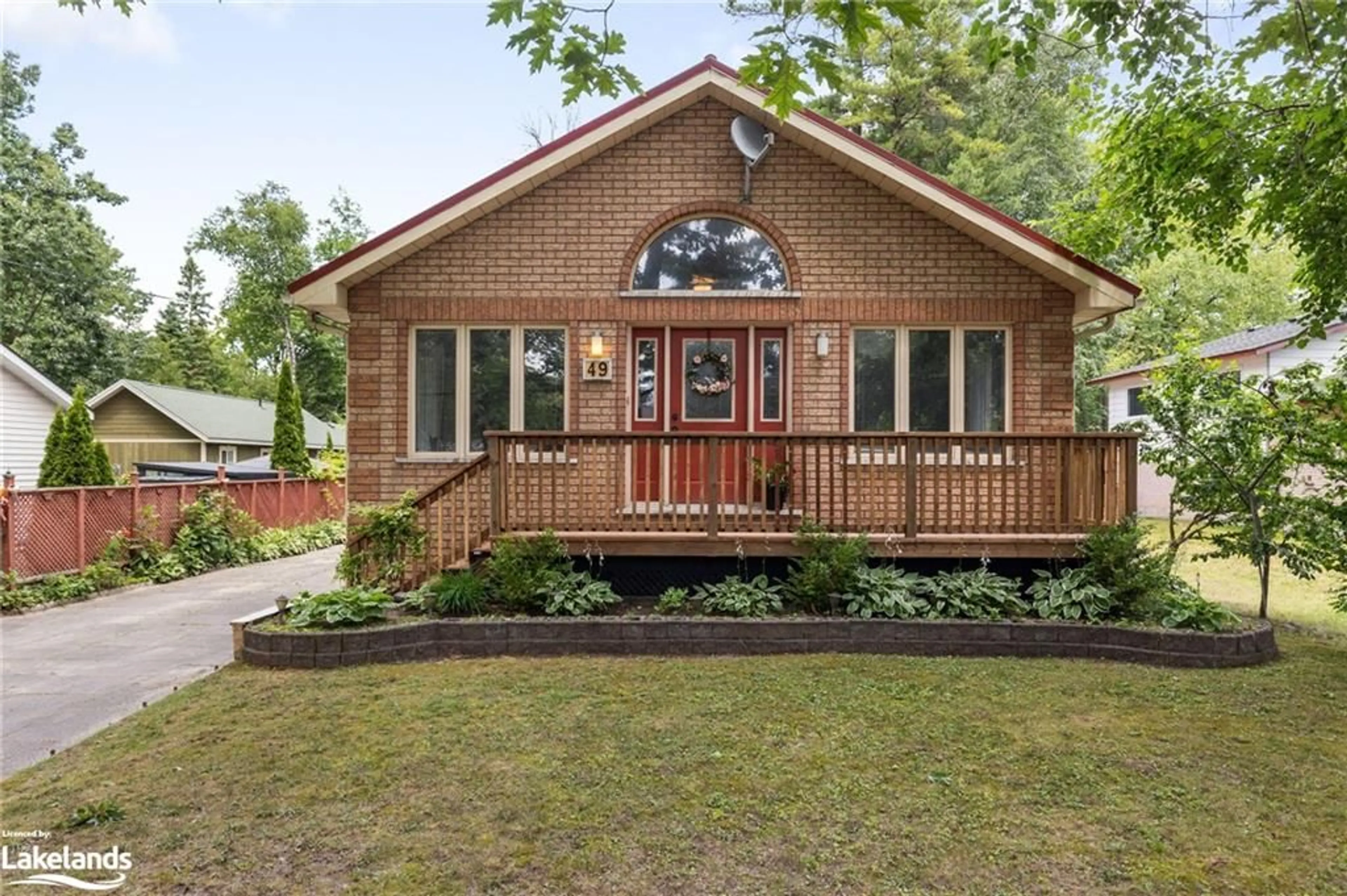 Cottage for 49 32nd St, Wasaga Beach Ontario L9Z 2C4