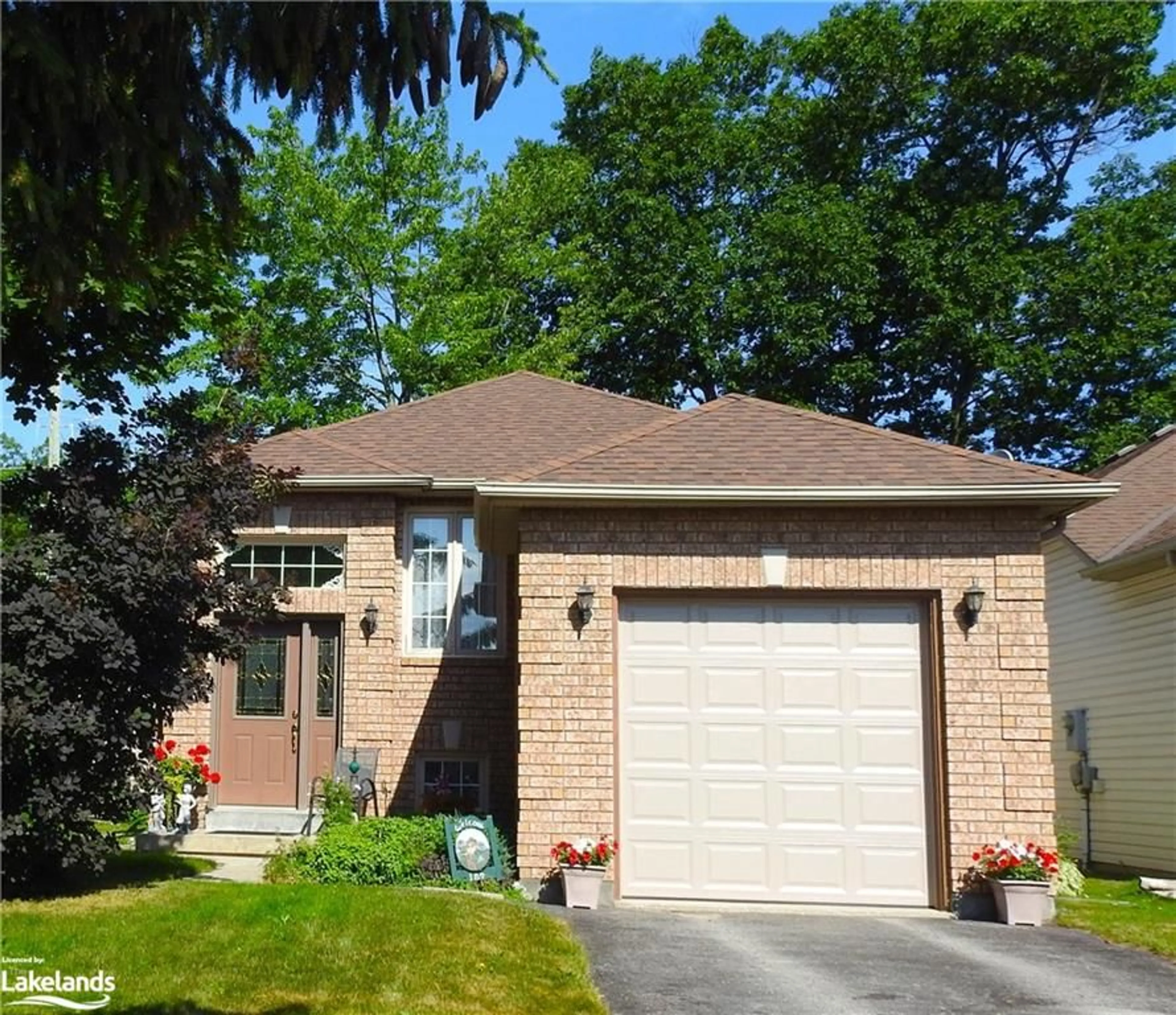 Home with brick exterior material for 189 Dyer Dr, Wasaga Beach Ontario L9Z 1L9