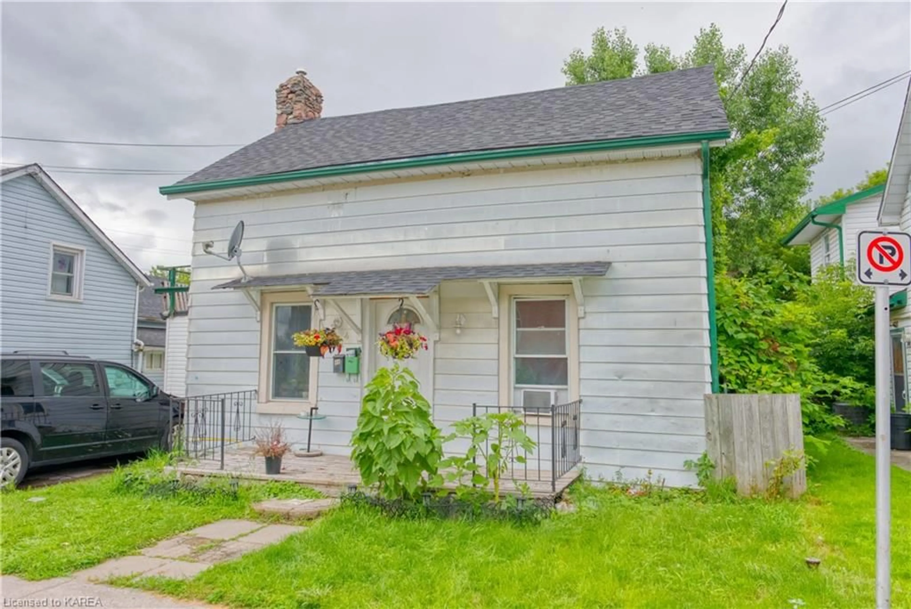 Frontside or backside of a home for 4 Cedar St, Trenton Ontario K8V 1T8