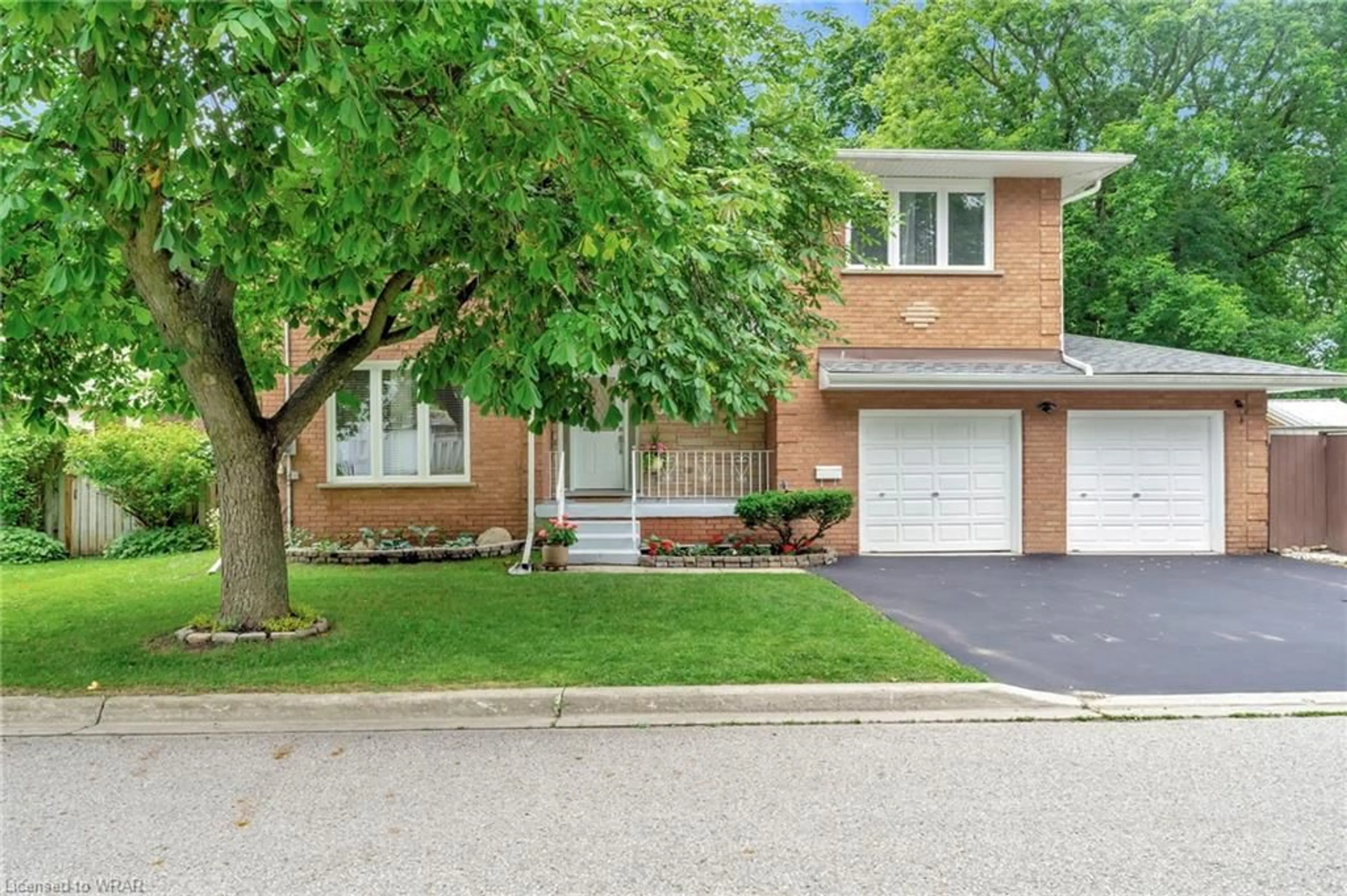Home with brick exterior material for 139 Kitchener Rd, Cambridge Ontario N3H 5G2