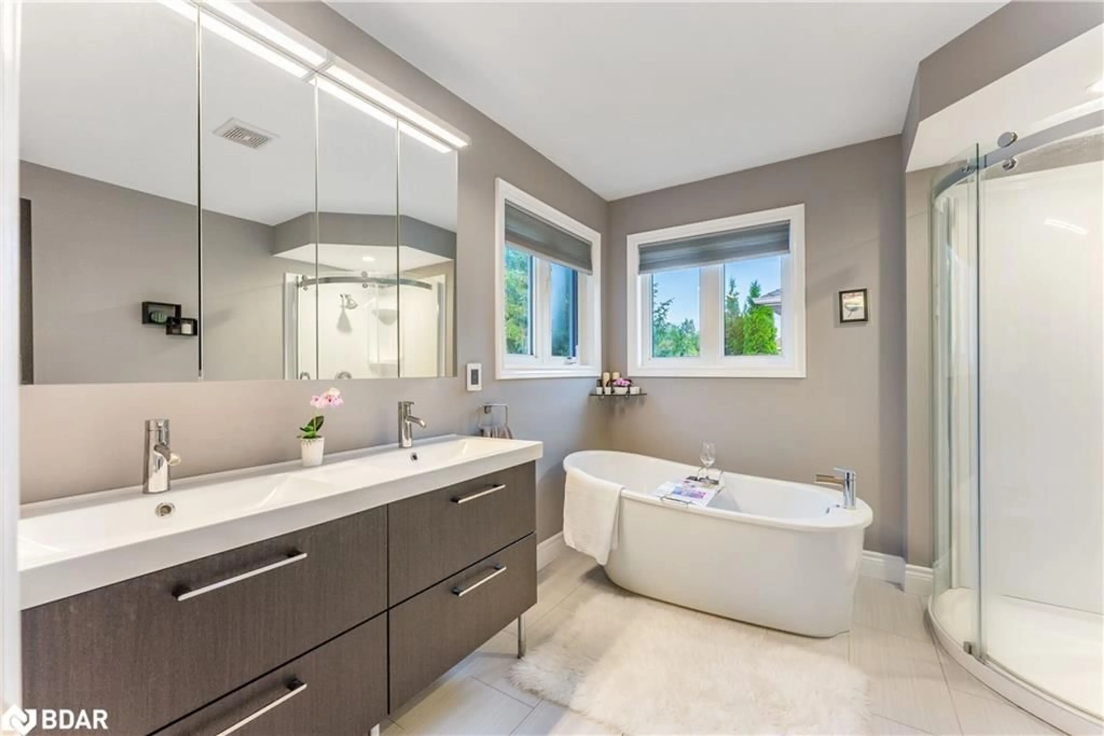 Contemporary bathroom for 23 Pepin Crt, Barrie Ontario L4M 7J4