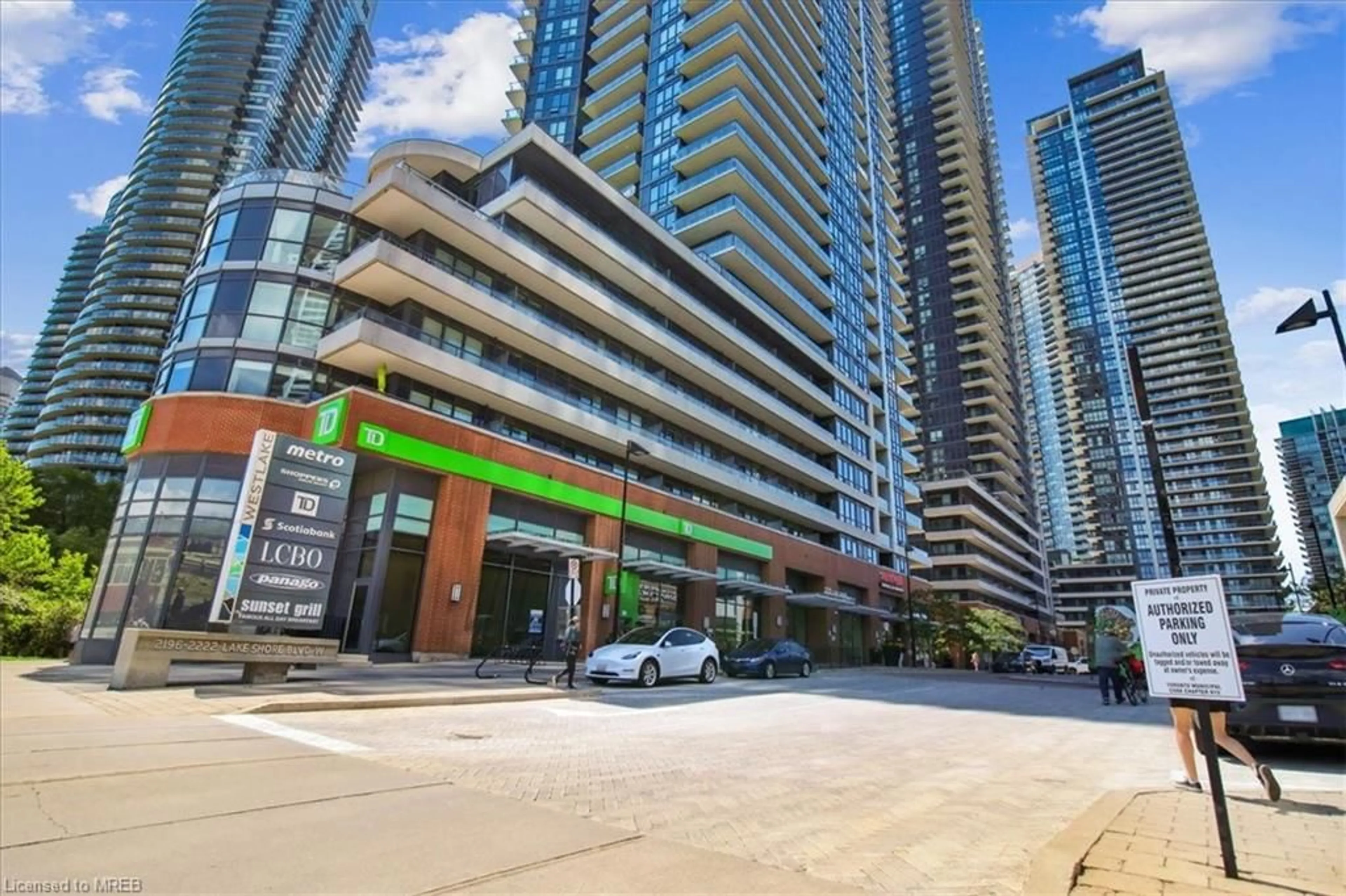 A pic from exterior of the house or condo for 2212 Lake Shore Blvd #908, Toronto Ontario M8V 0C2