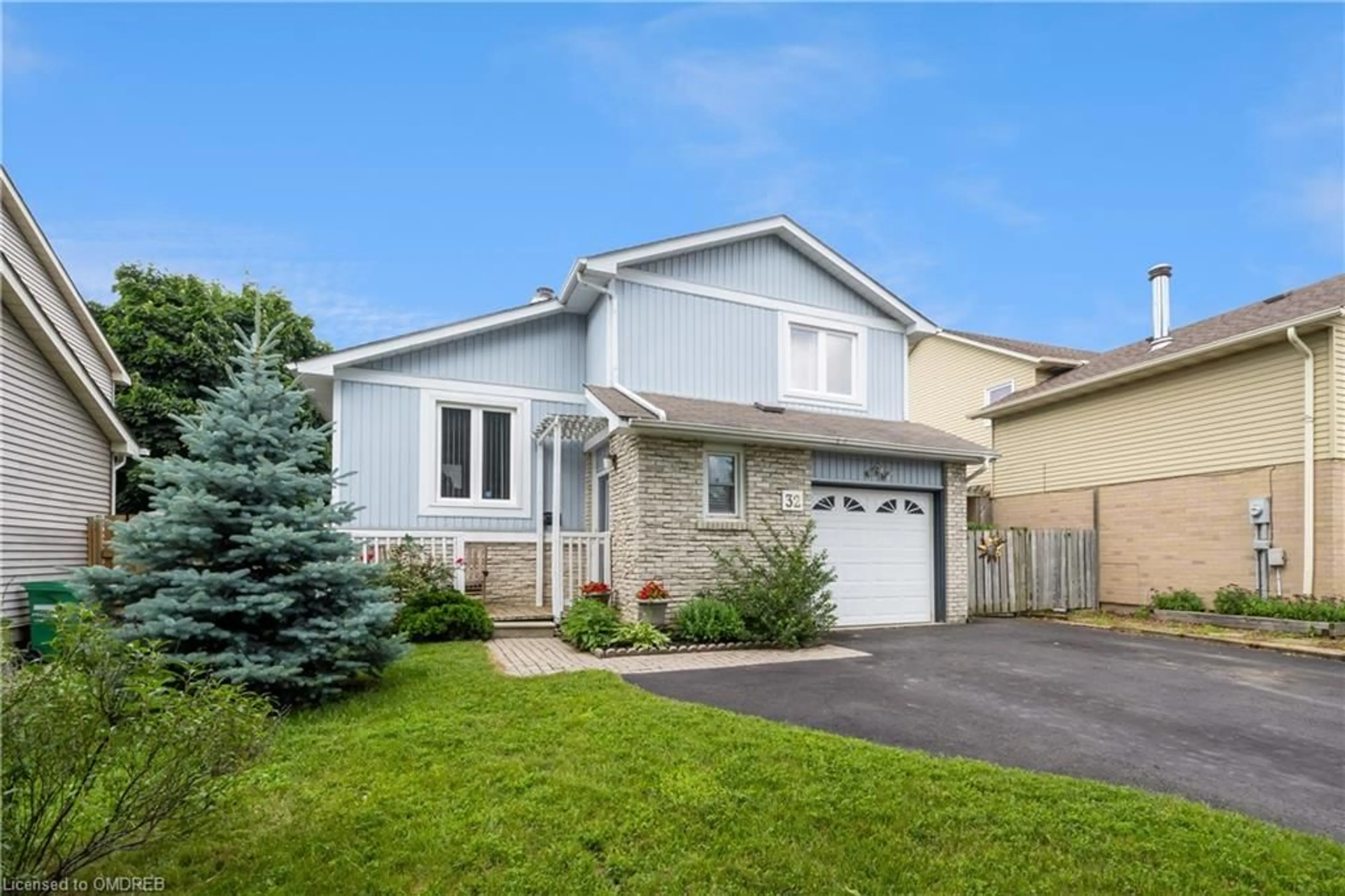 Frontside or backside of a home for 32 Reynier Dr, Brampton Ontario L6Z 1L6