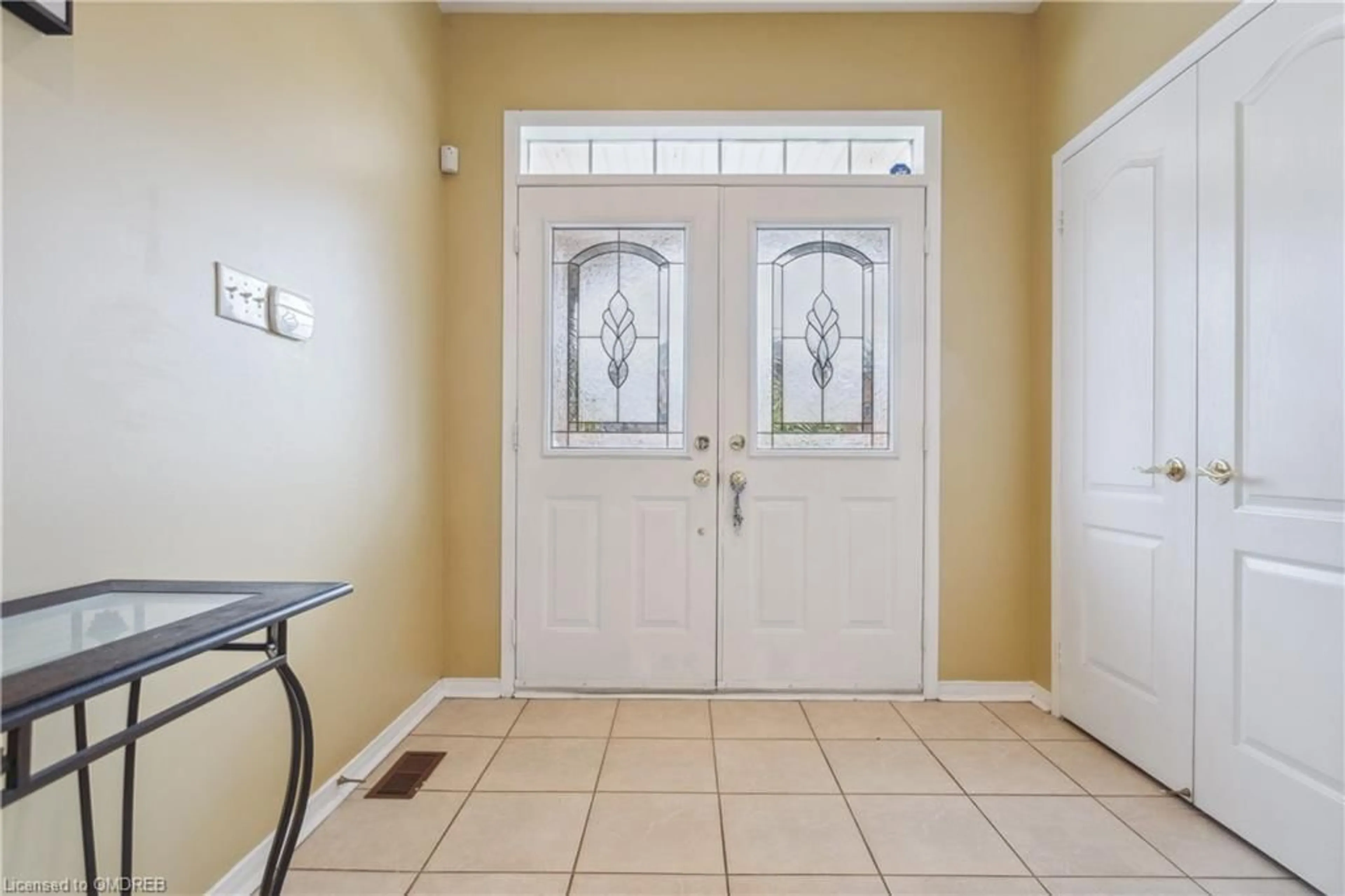 Indoor entryway for 3673 Emery Dr, Mississauga Ontario L5M 7G8