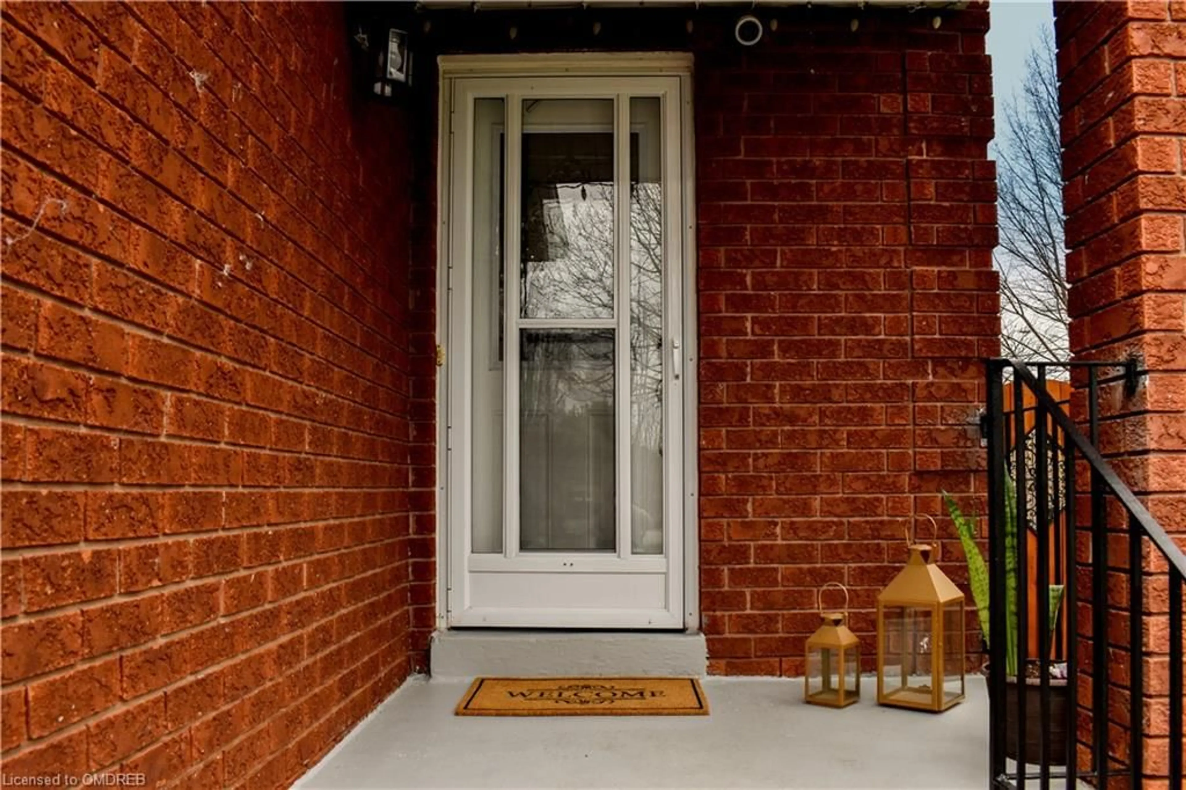 Indoor entryway for 7058 Stoneywood Way, Mississauga Ontario L5N 6Y5