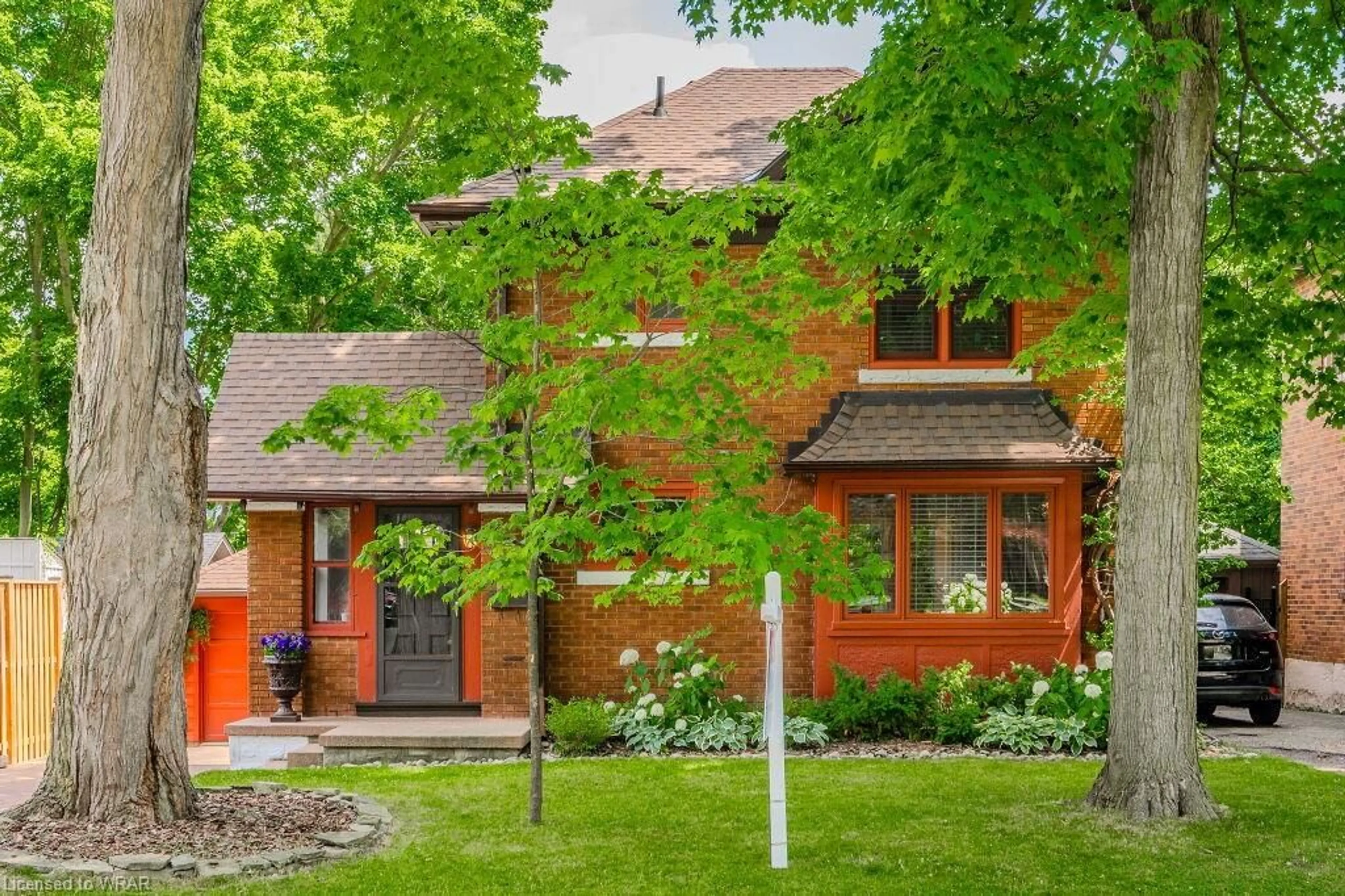 Home with brick exterior material for 148 Avondale Ave, Waterloo Ontario N2L 2C6