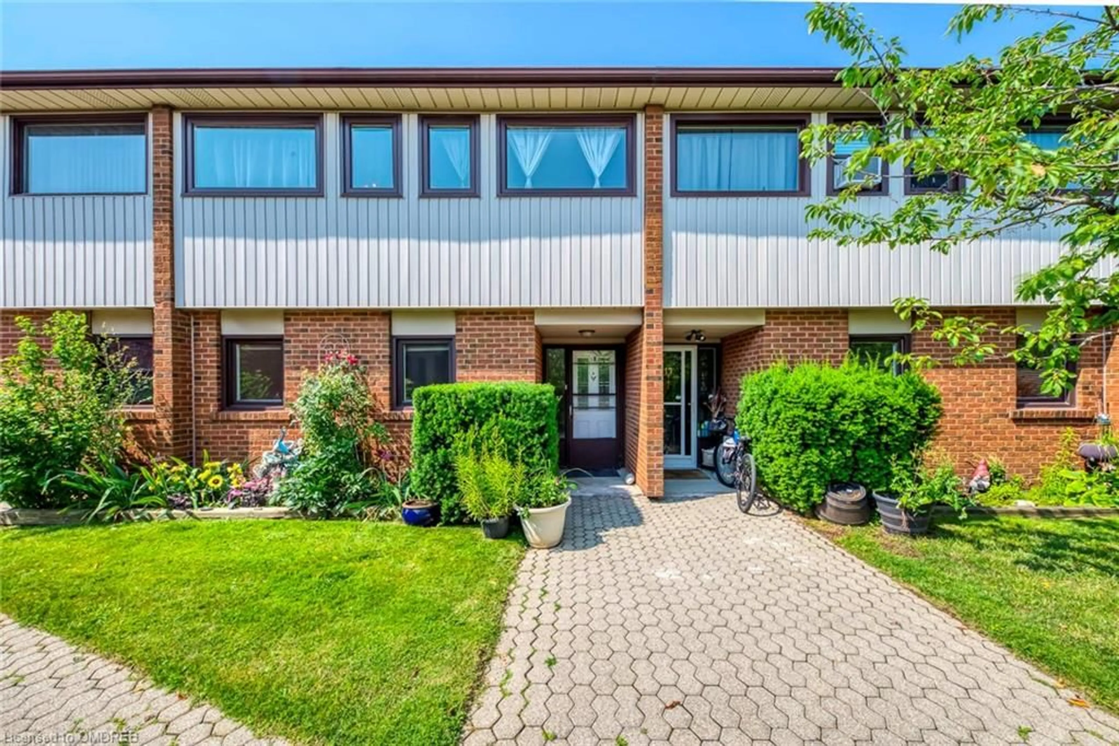 Home with brick exterior material for 530 Falgarwood Dr #18, Oakville Ontario L6H 1N3