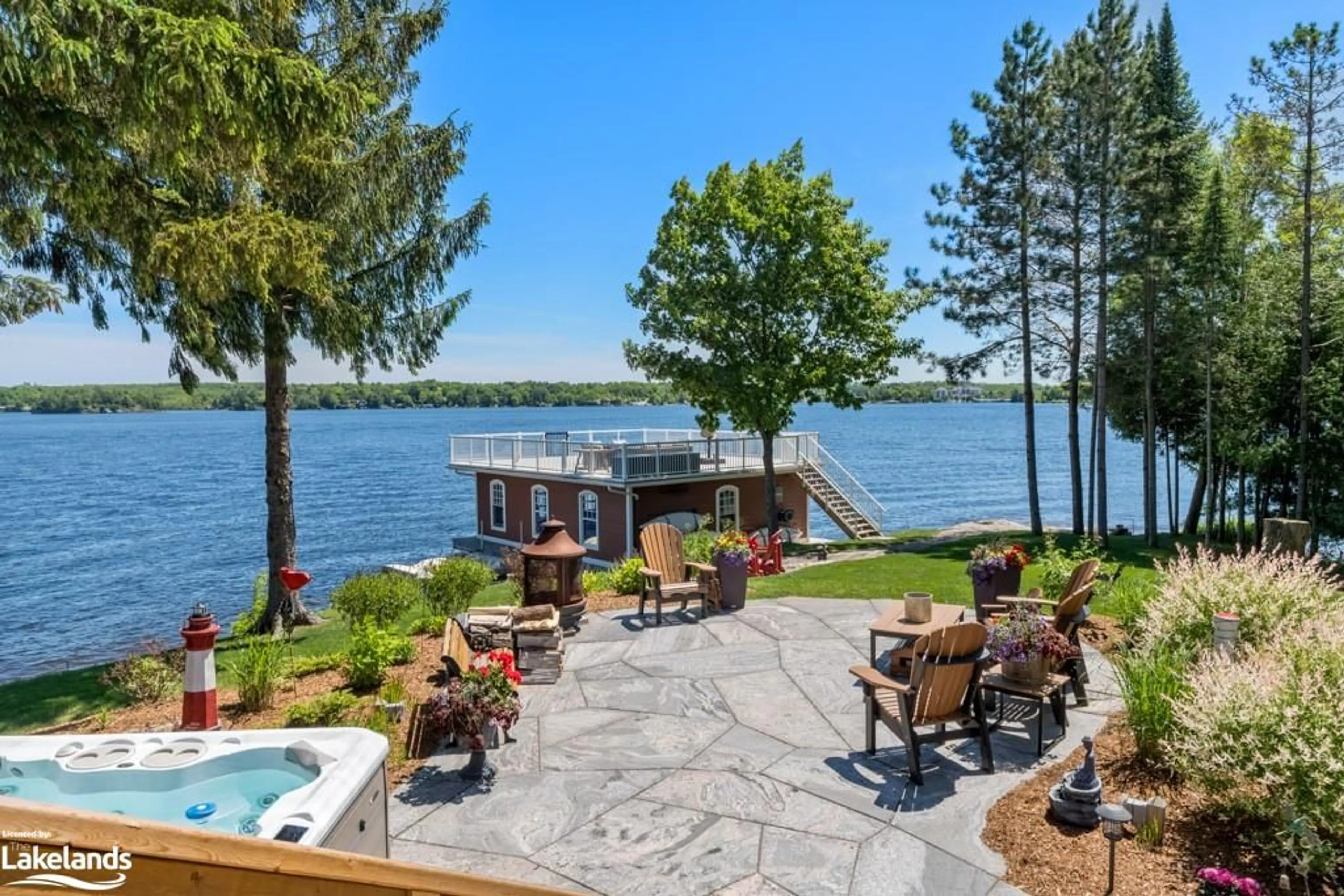 Patio for 247 Wapaska Cres, Gravenhurst Ontario P1P 1R2