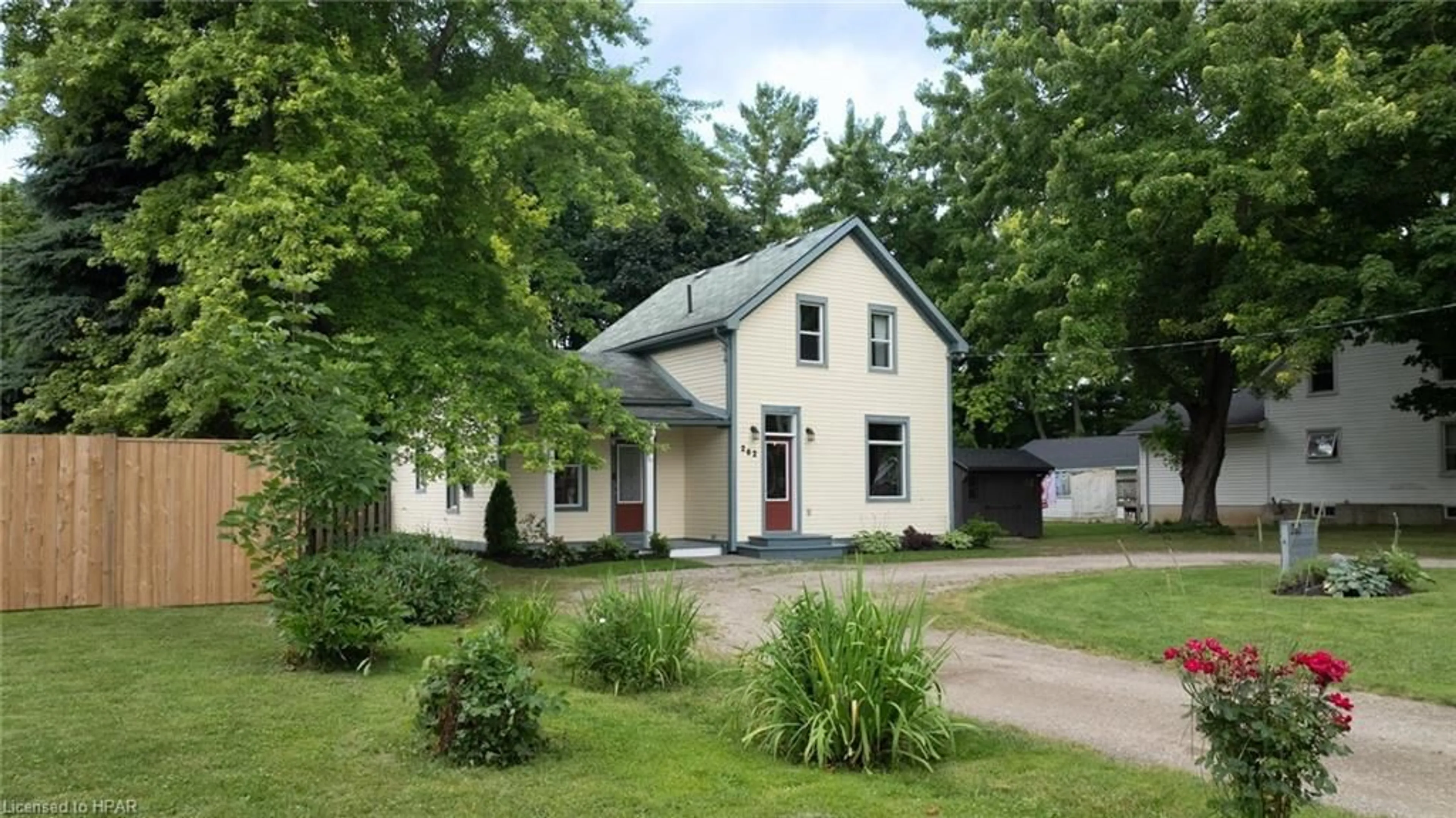 Cottage for 262 Ontario St, Clinton Ontario N0M 1L0