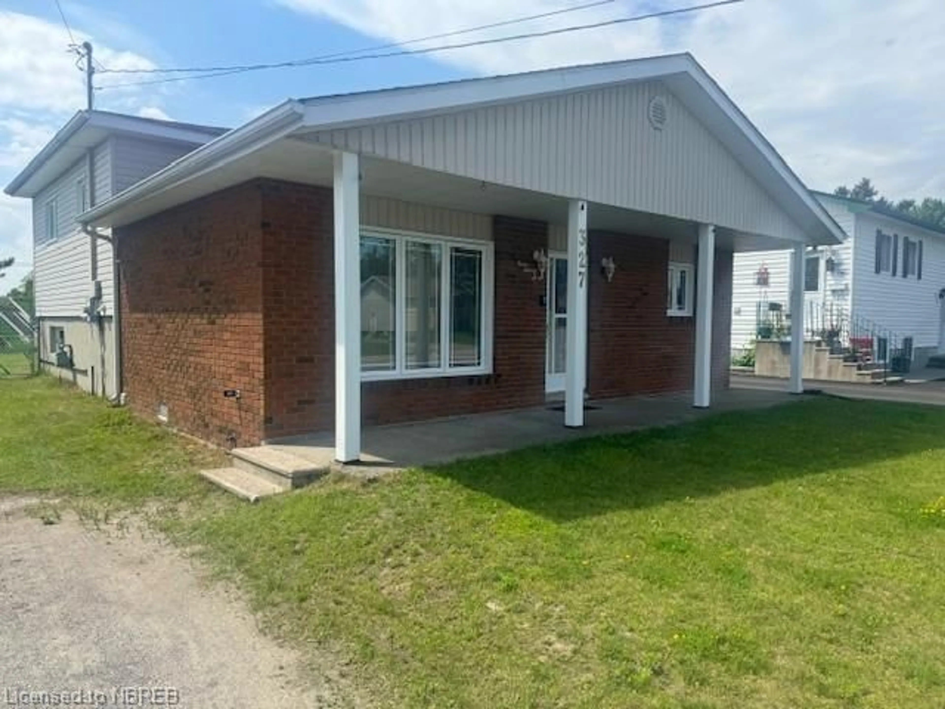 Outside view for 327 Belanger St, Sturgeon Falls Ontario P2B 3C5