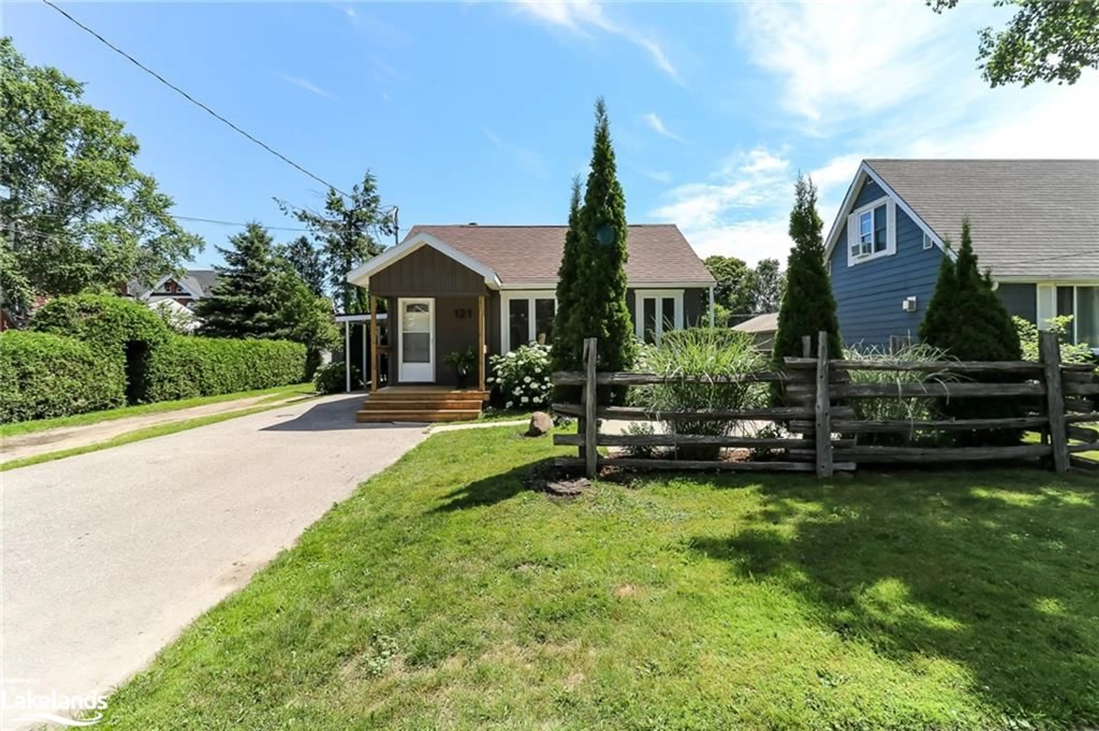 Cottage for 121 Birch St, Collingwood Ontario L9Y 2V4