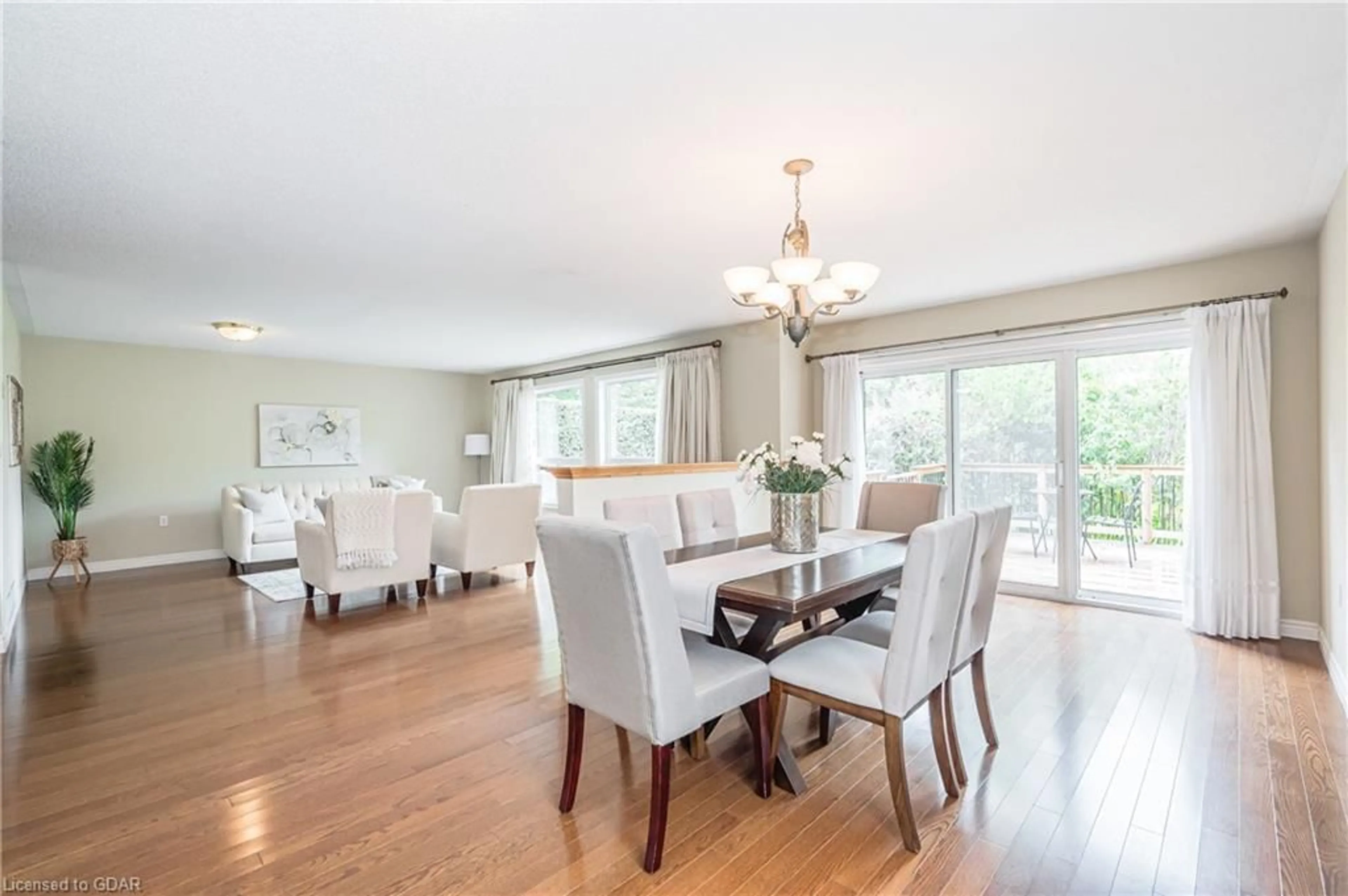 Dining room for 24 Beechlawn Blvd, Guelph Ontario N1G 4X7