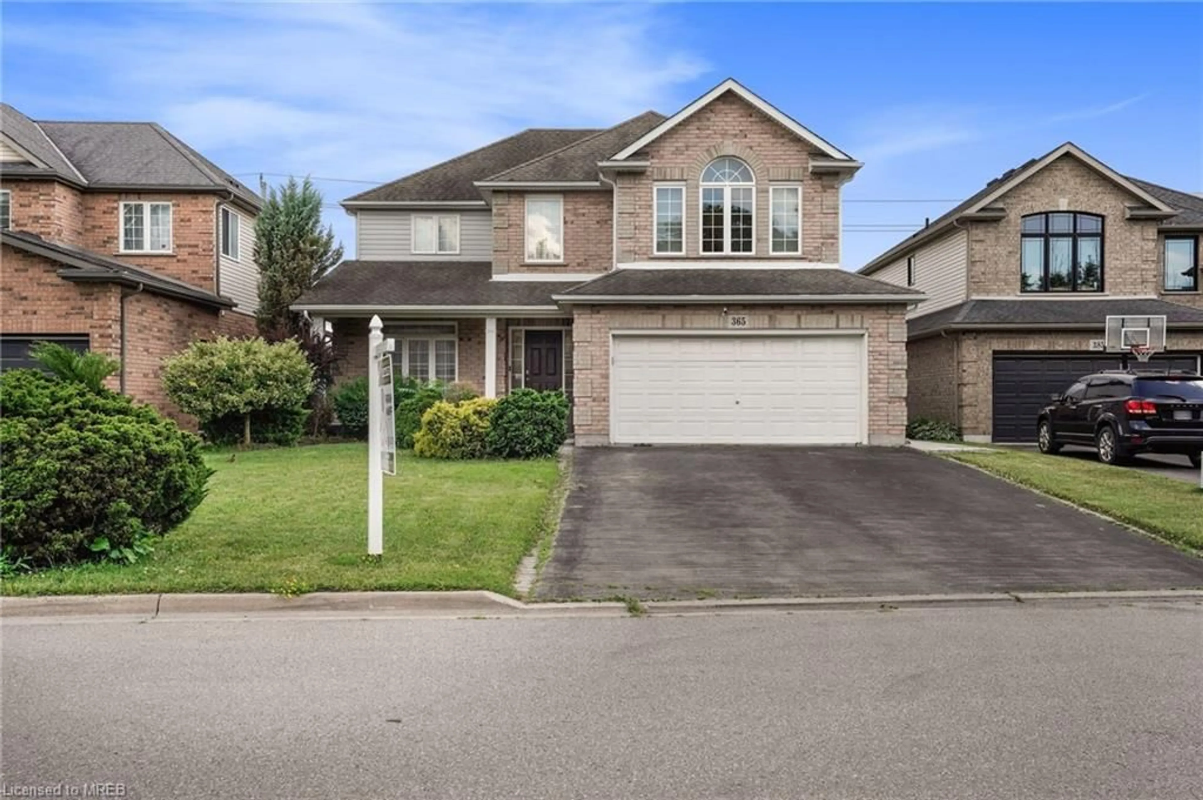 Frontside or backside of a home for 365 Hillsdale Rd, Welland Ontario L3C 7M2
