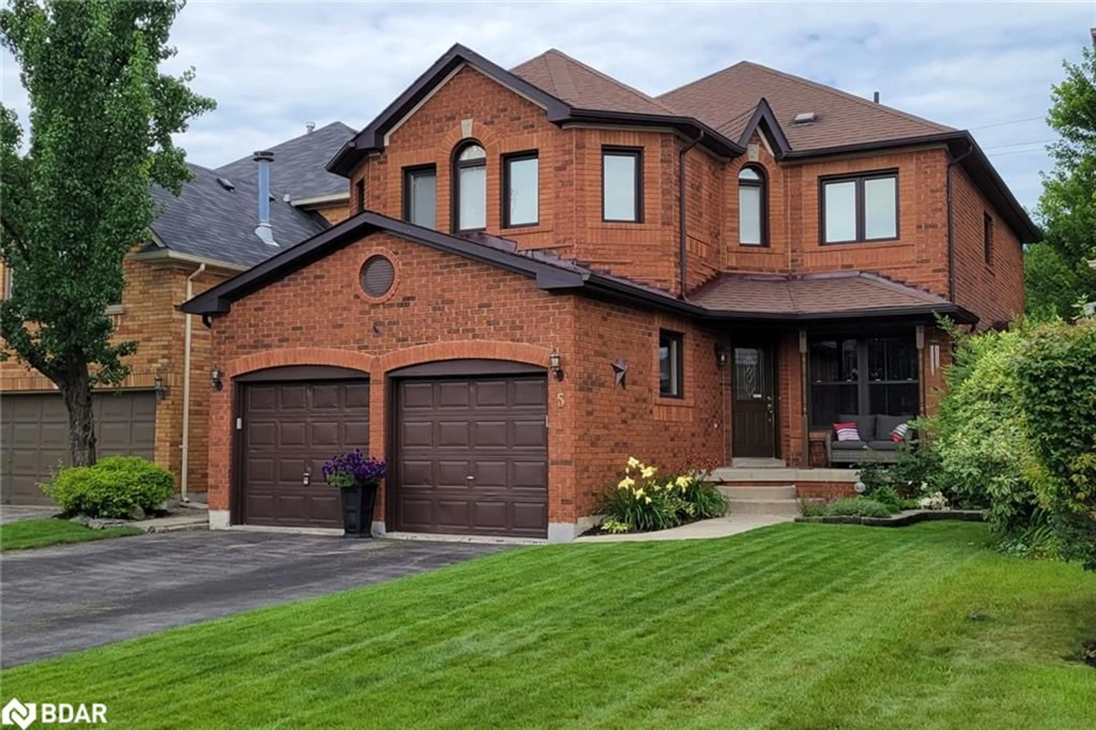 Home with brick exterior material for 5 Chatsworth Cres, Waterdown Ontario L8B 0N6