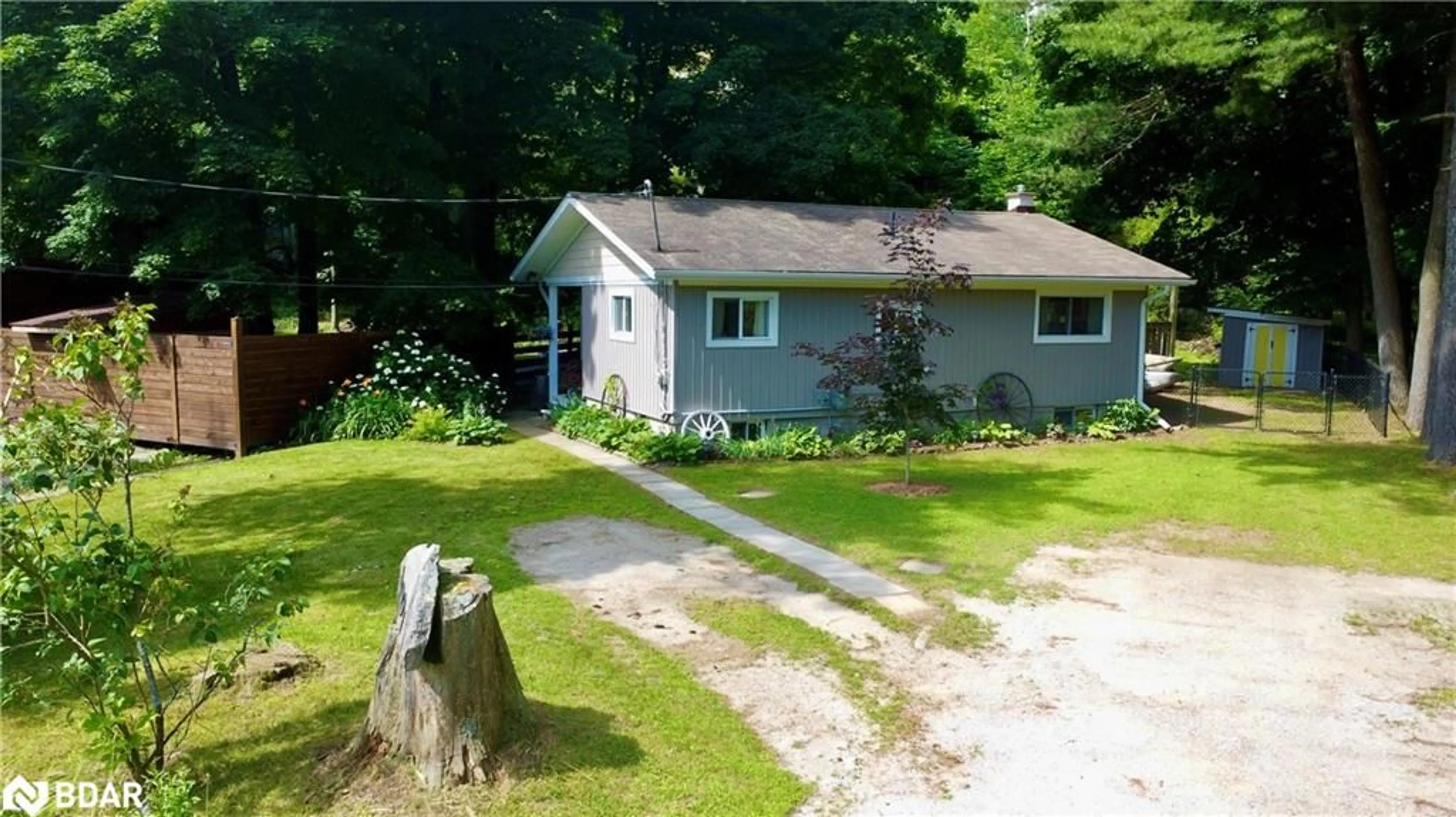 Frontside or backside of a home for 1001 Evergreen Cr, Gravenhurst Ontario P1P 1R1