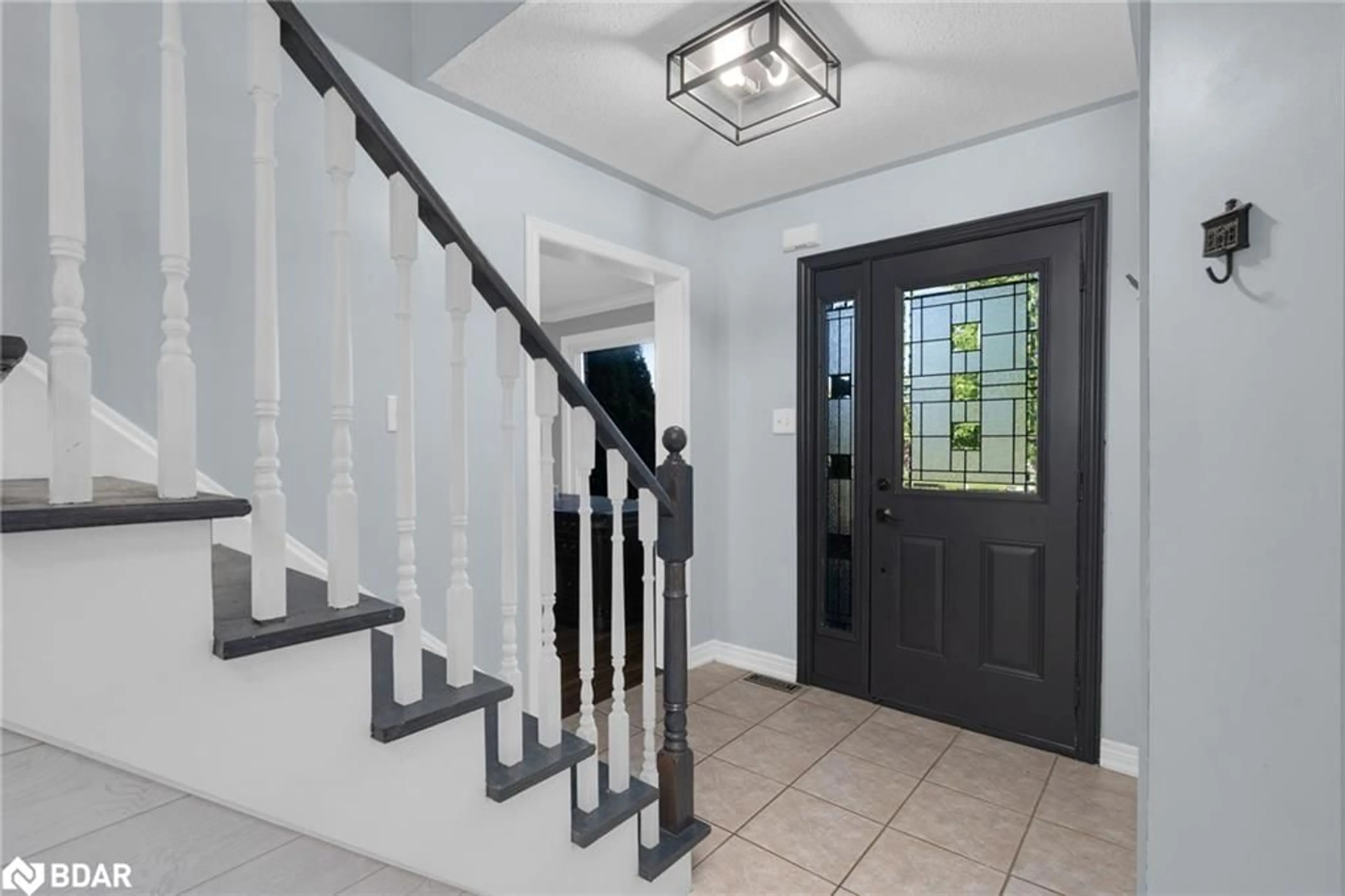 Indoor entryway for 2283 Jack Cres, Innisfil Ontario L9S 2C7