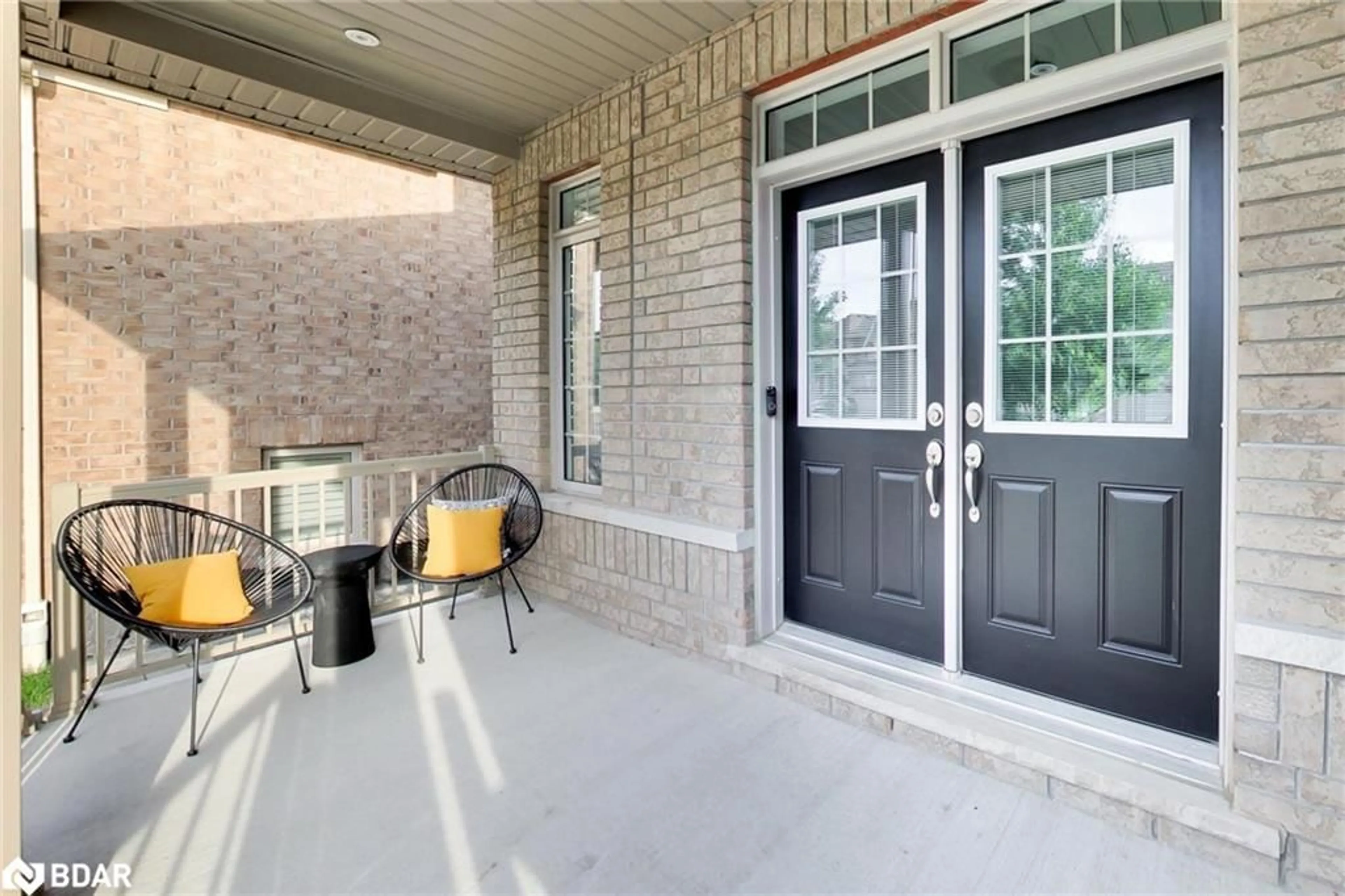 Indoor entryway for 17 Oliver's Mill Road, Springwater Ontario L9X 0S8