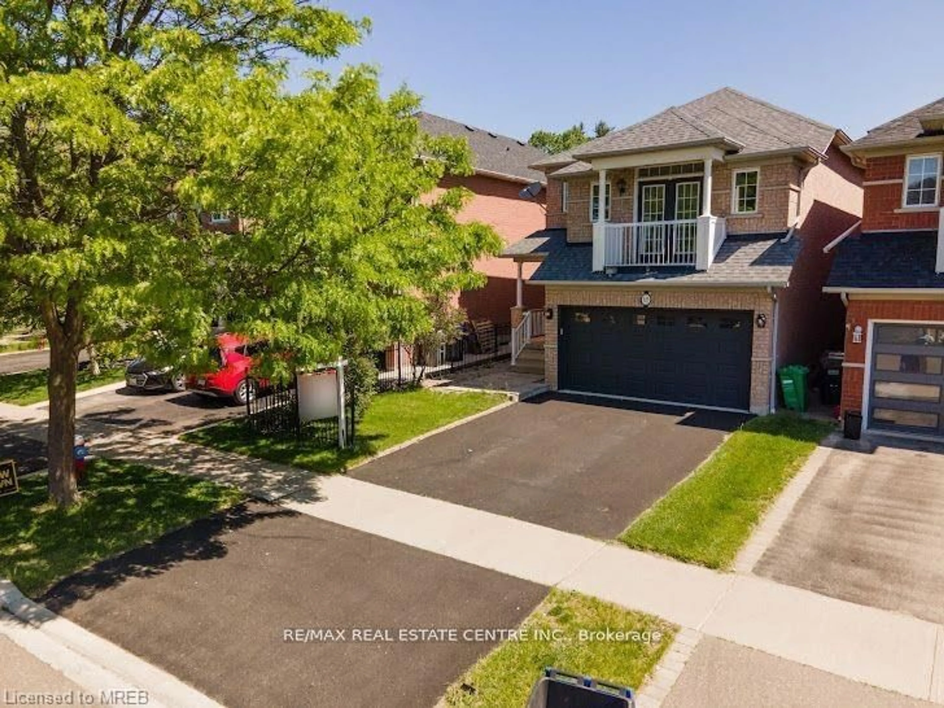 Frontside or backside of a home for 925 Knotty Pine Grove, Mississauga Ontario L5W 1J9