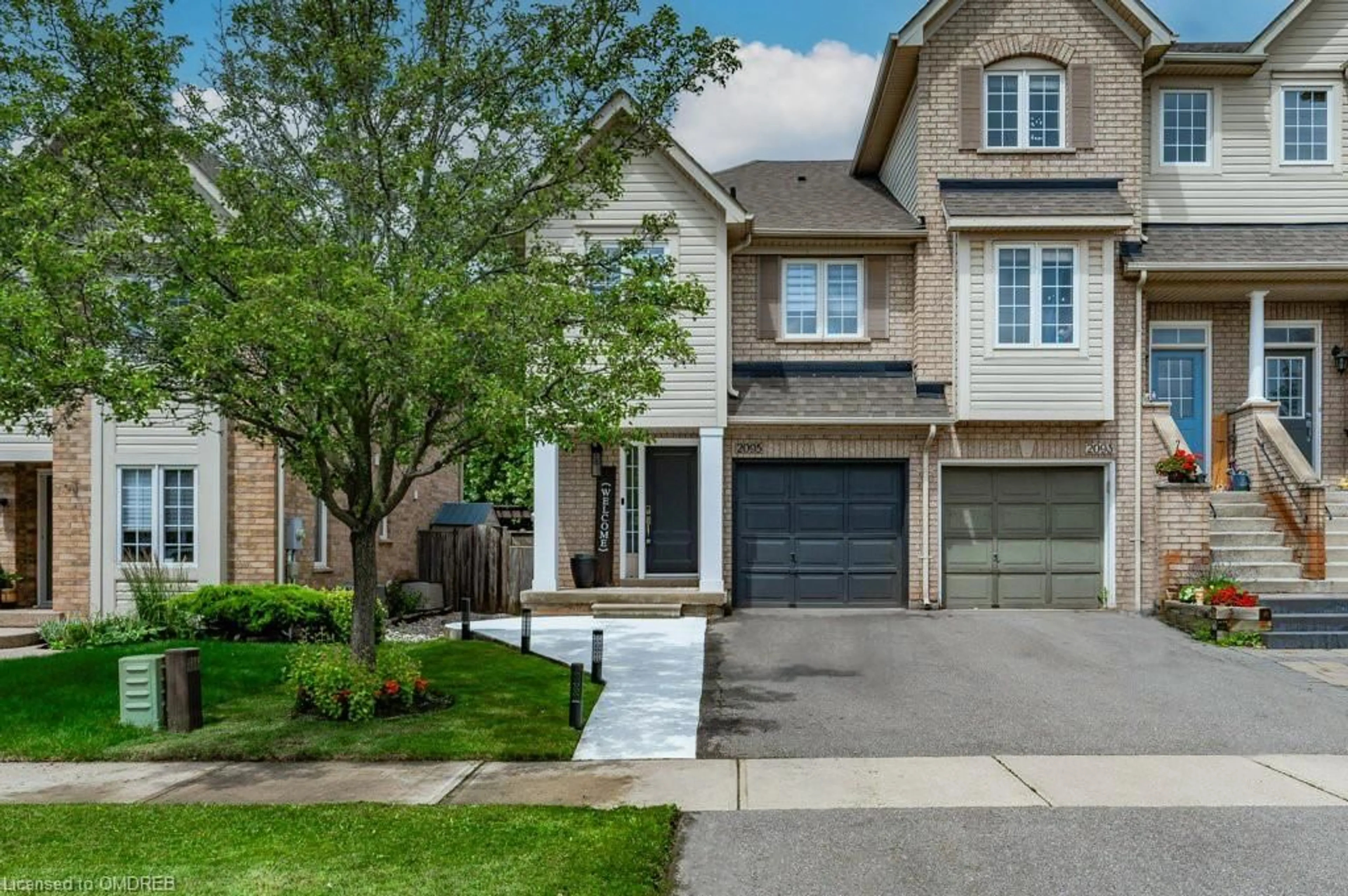 Home with brick exterior material for 2095 Glenhampton Rd, Oakville Ontario L6M 3W9