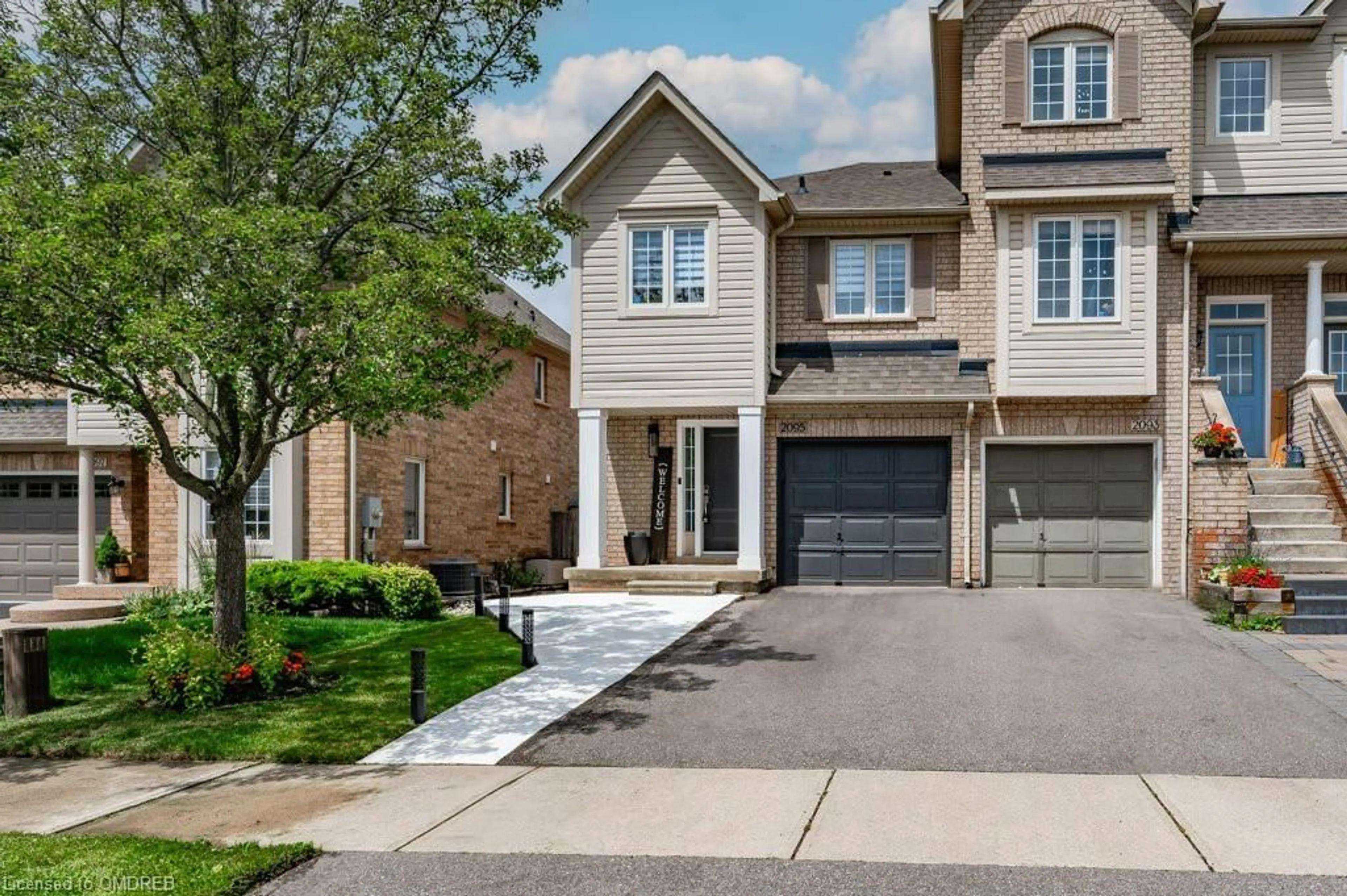 Home with brick exterior material for 2095 Glenhampton Rd, Oakville Ontario L6M 3W9