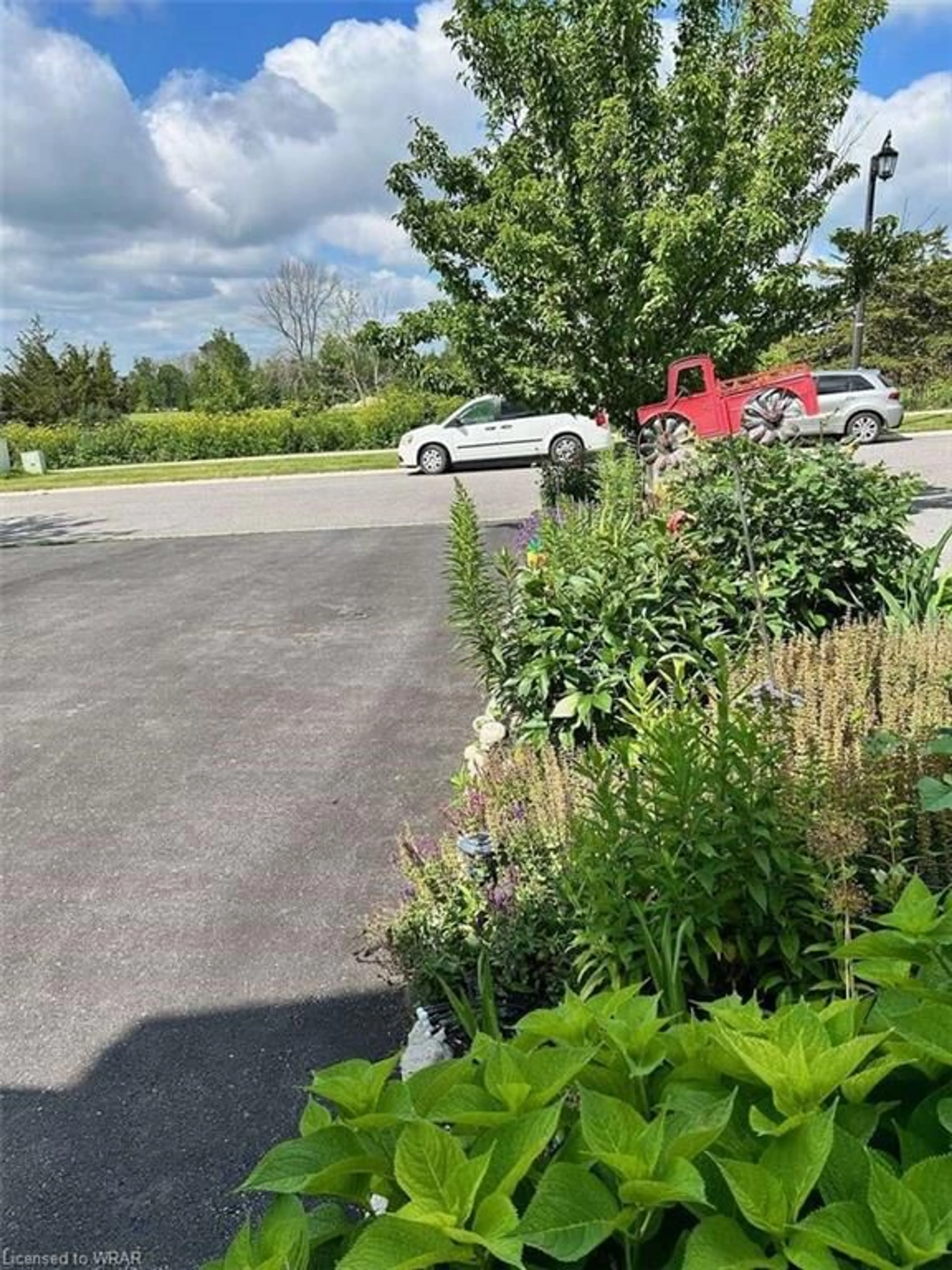 Parking for 484 Country Club Dr, Bath Ontario K0H 1G0