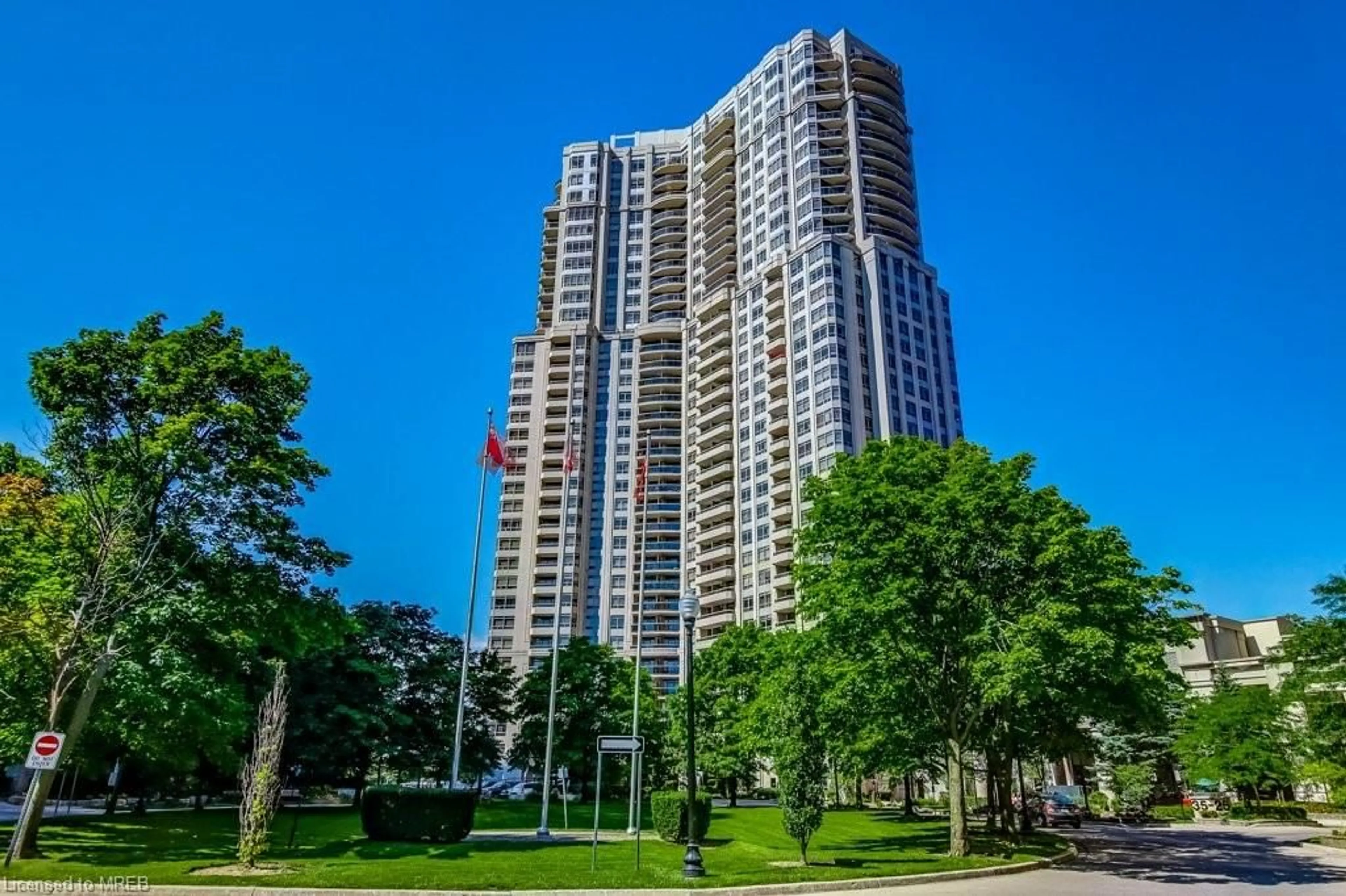 A pic from exterior of the house or condo for 25 Kingsbridge Garde Cir #1824, Mississauga Ontario L5R 4B1