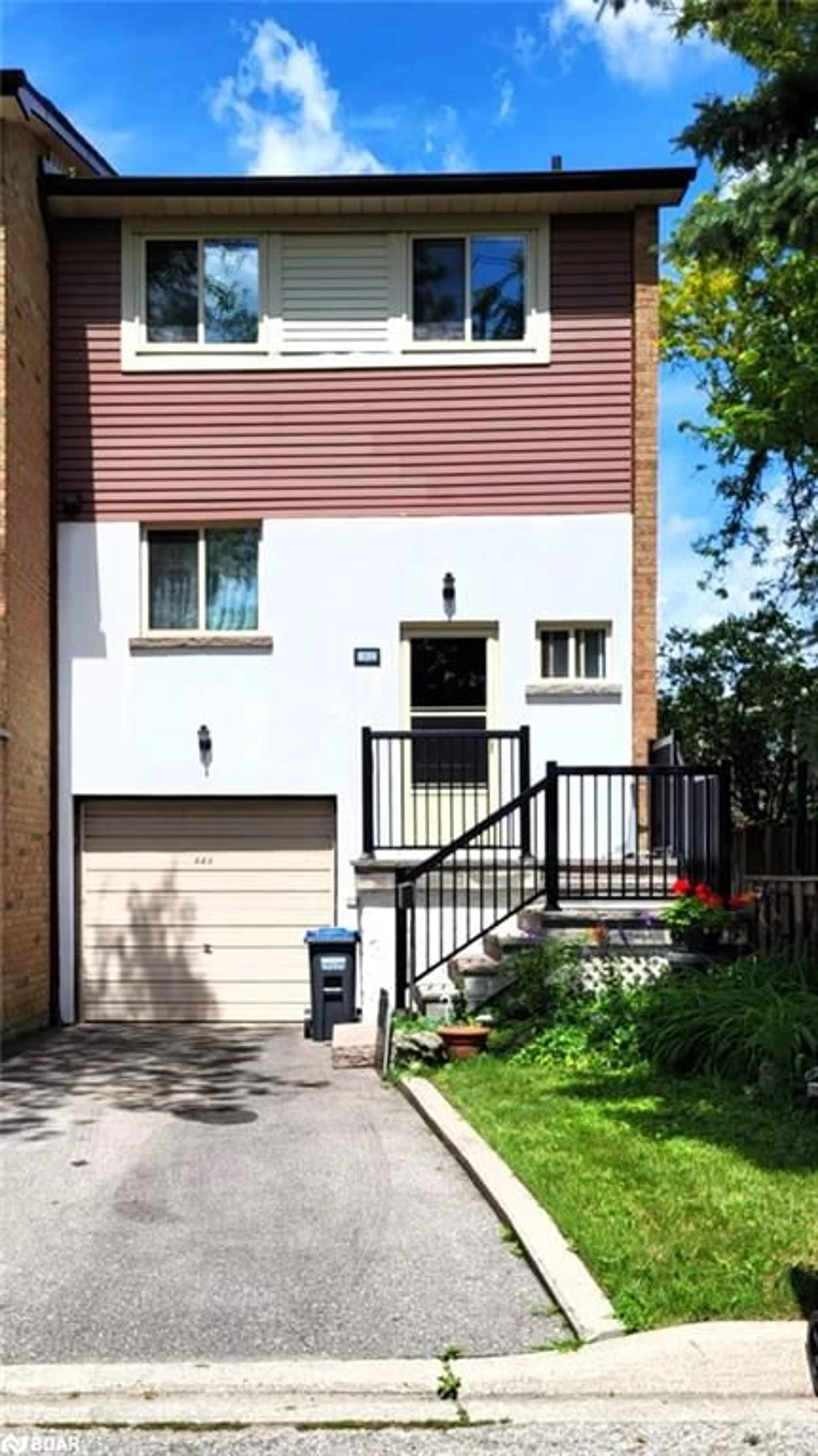 A pic from exterior of the house or condo for 104 Baronwood Crt #104, Brampton Ontario L6V 3H7