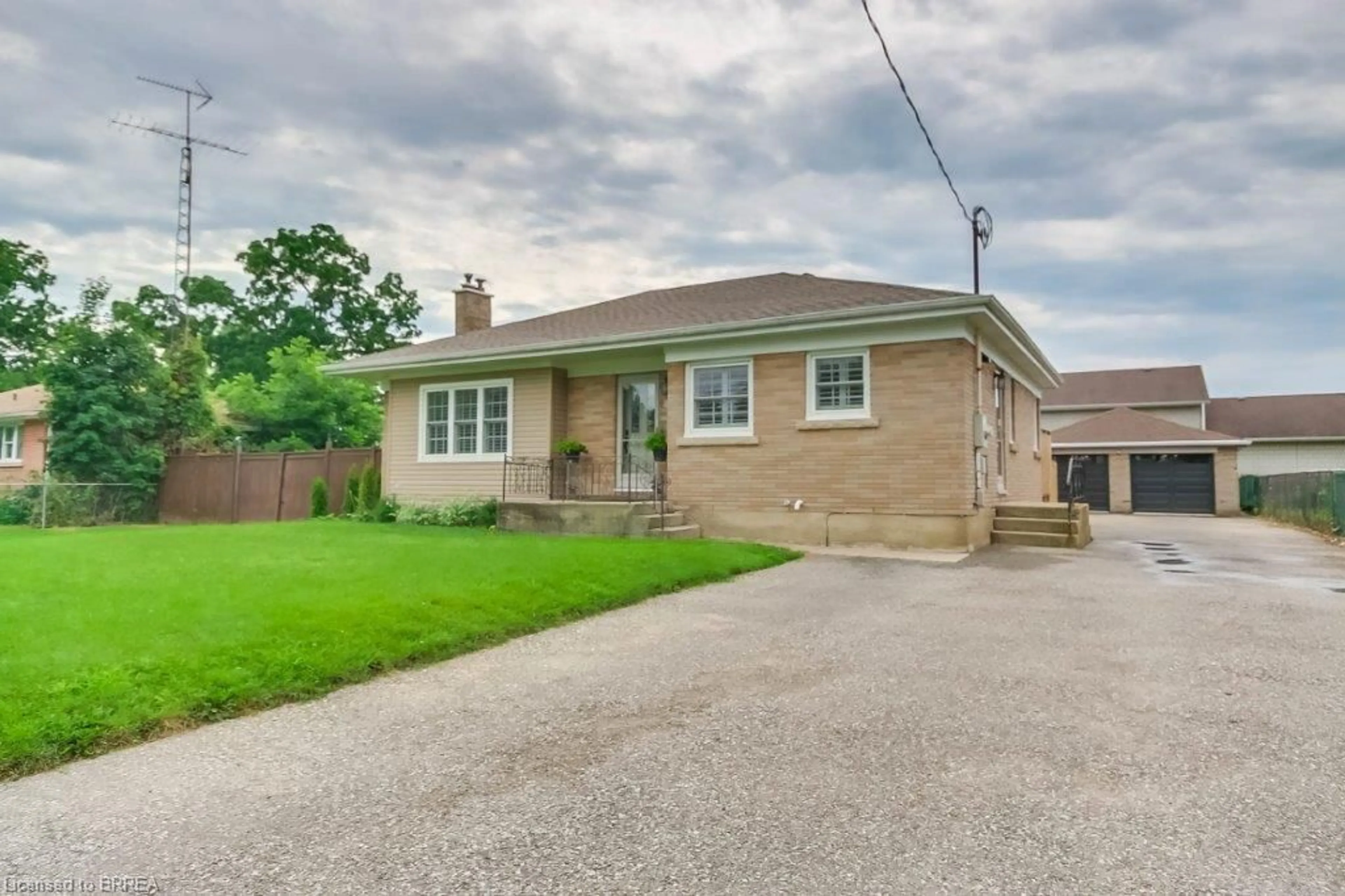 Frontside or backside of a home for 15 Woodman Dr, Brantford Ontario N3S 4K2